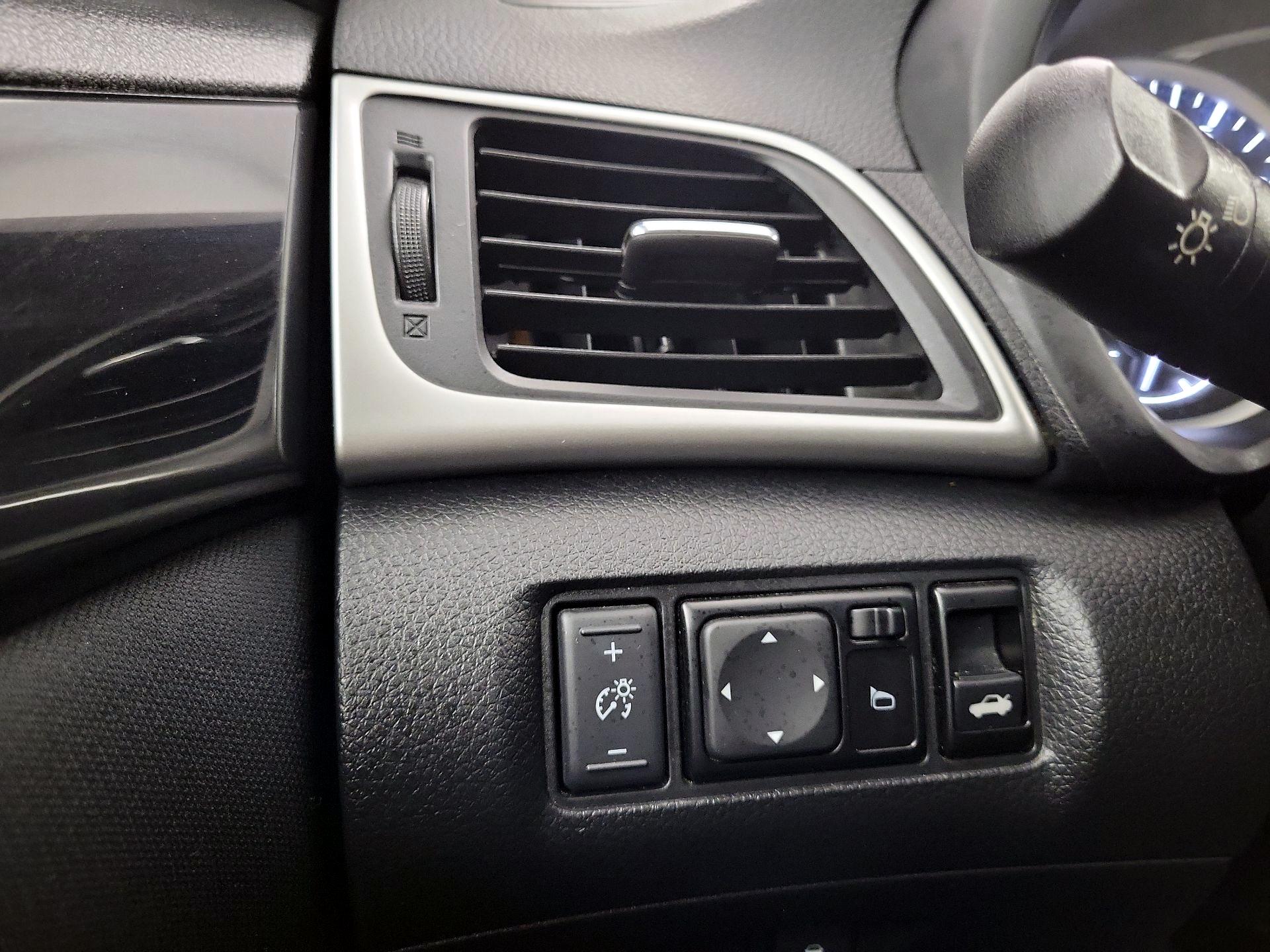 Thumbnail: 2019 Nissan Sentra - 13