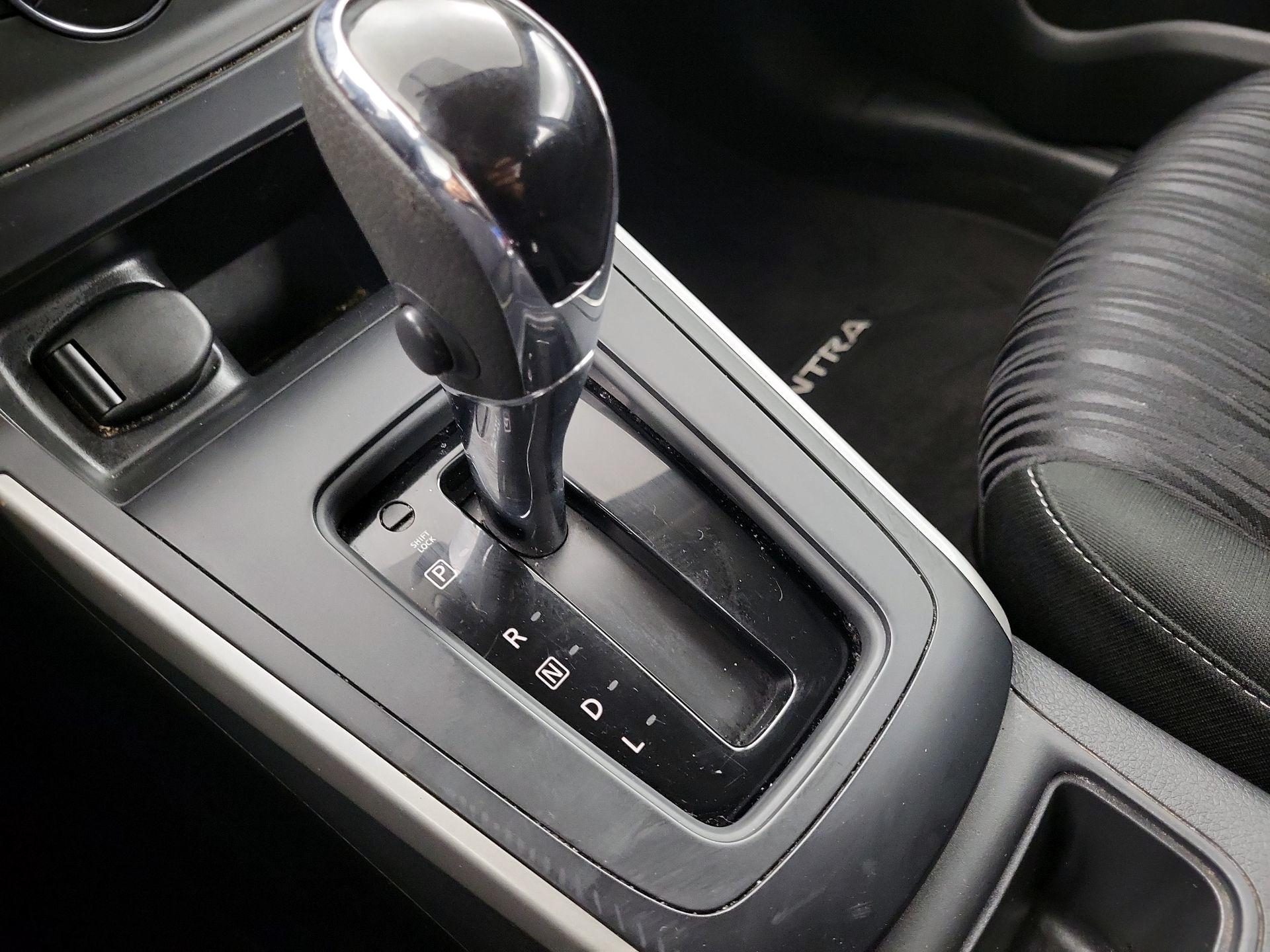 Thumbnail: 2019 Nissan Sentra - 17