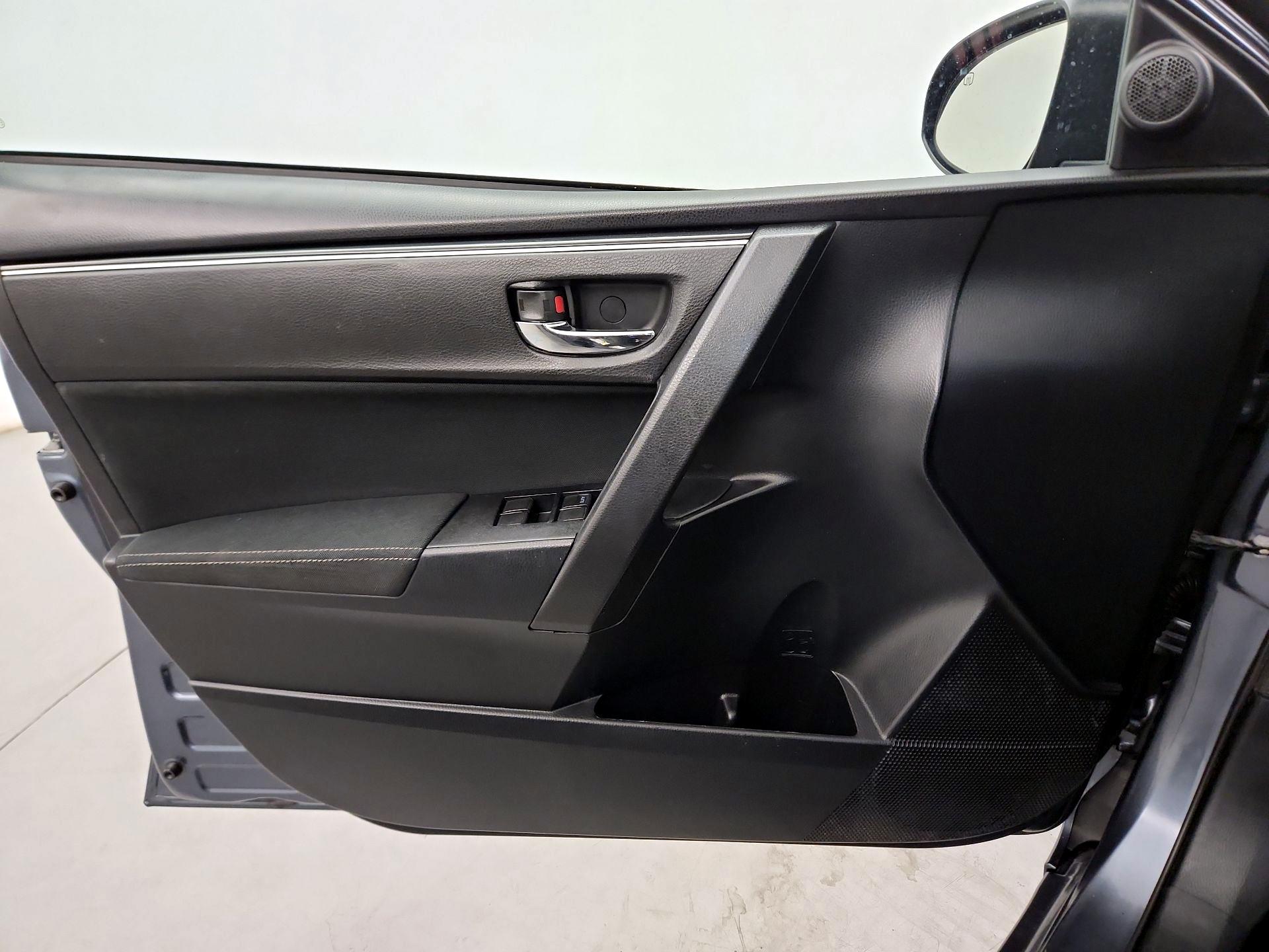 Thumbnail: 2017 Toyota Corolla - 10