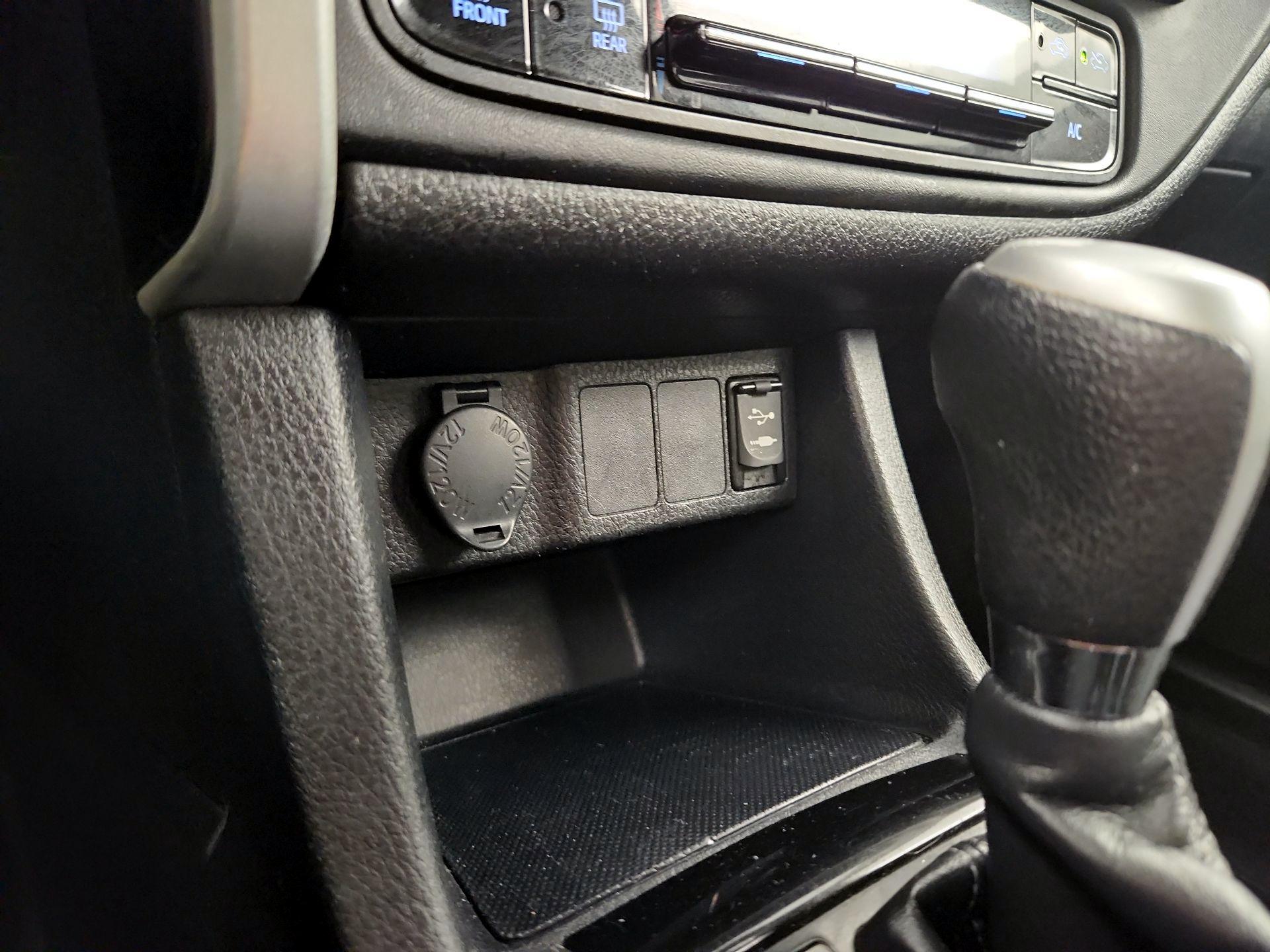 Thumbnail: 2017 Toyota Corolla - 16