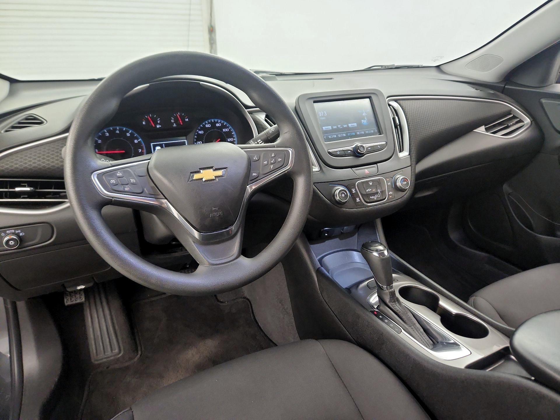 Thumbnail: 2018 Chevrolet Malibu - 9