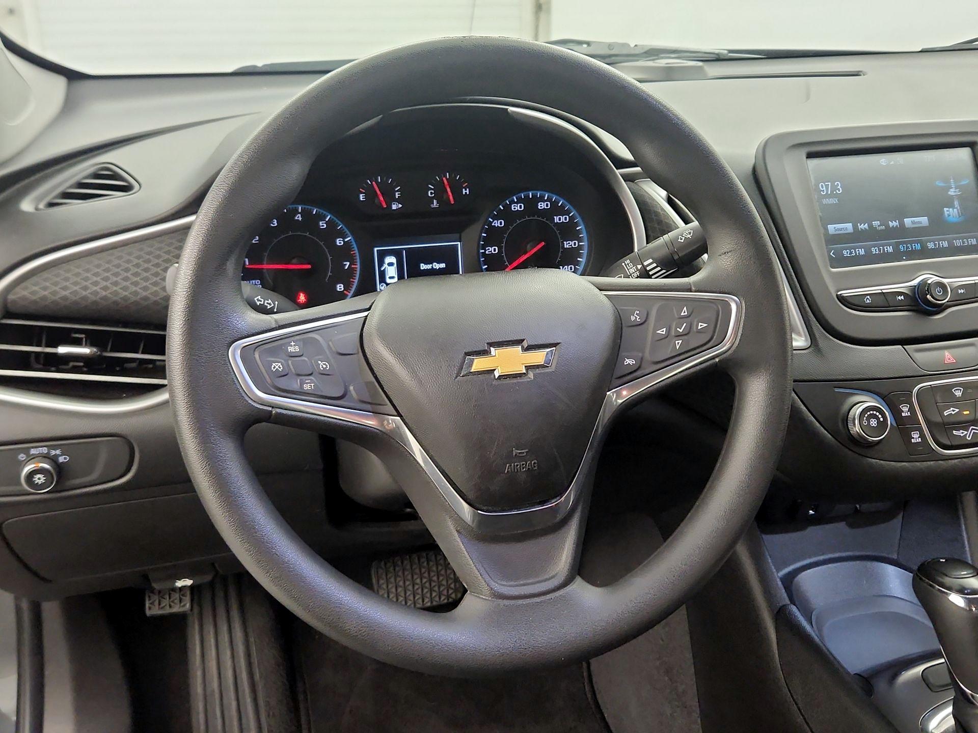 Thumbnail: 2018 Chevrolet Malibu - 10