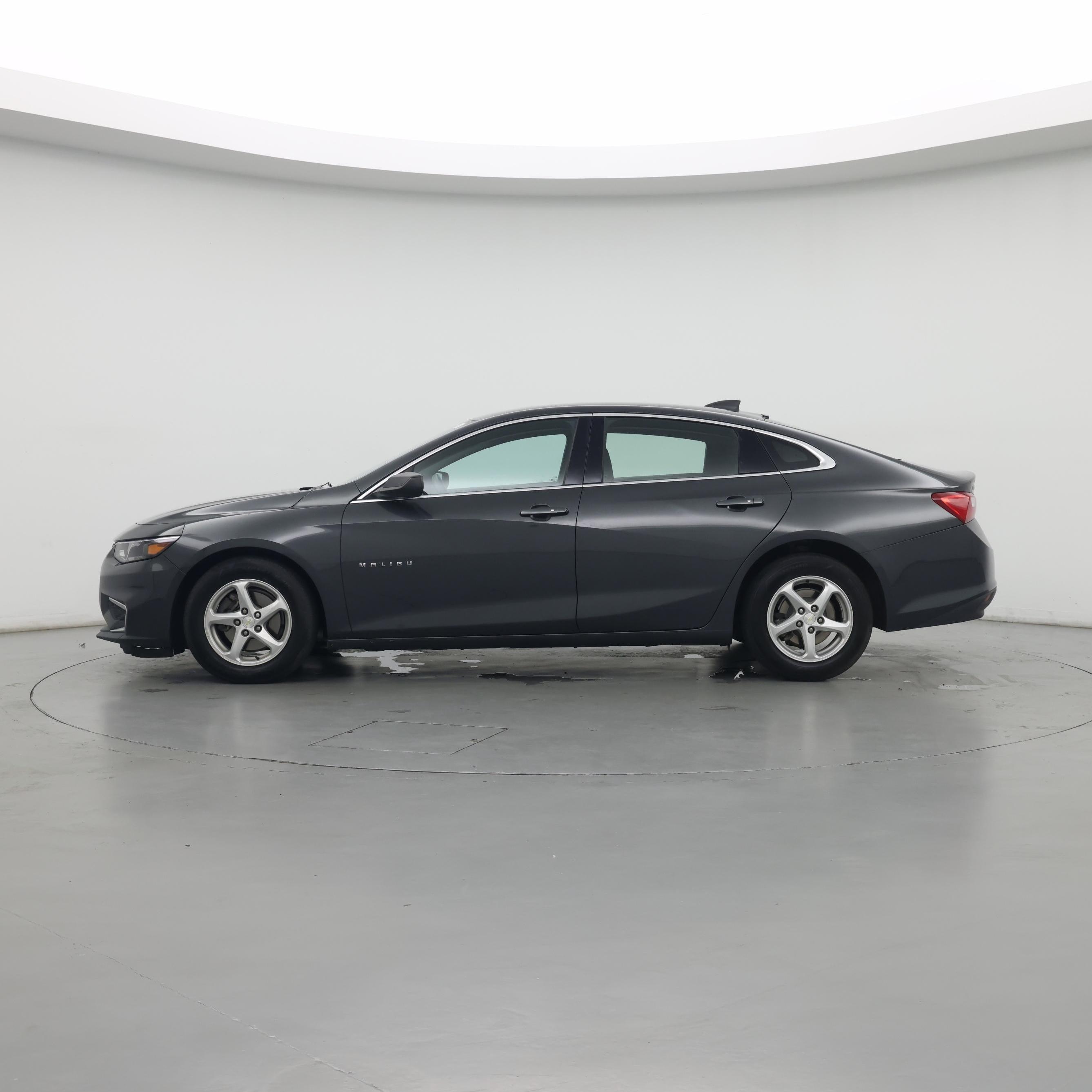 Thumbnail: 2018 Chevrolet Malibu - 3