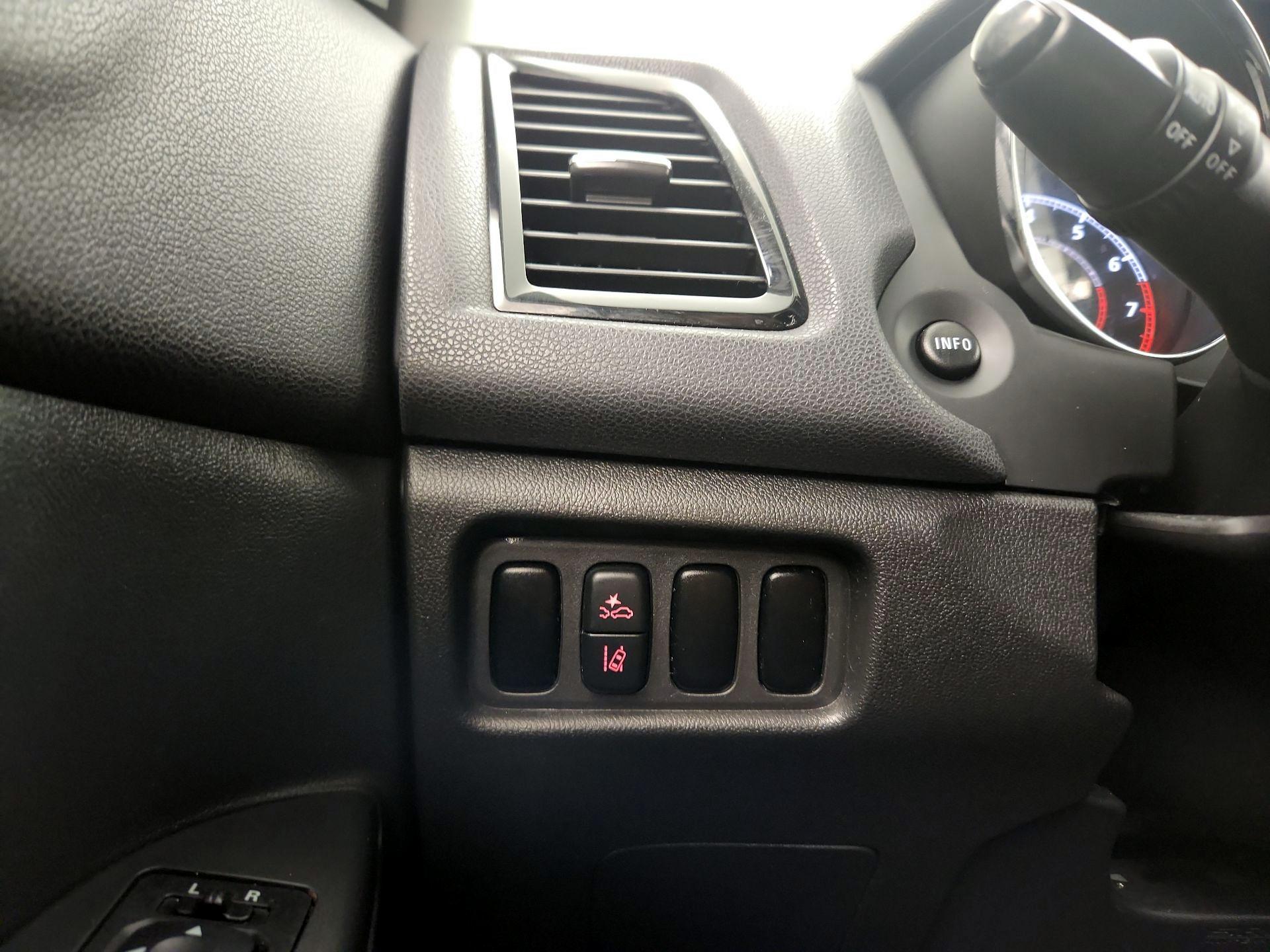 Thumbnail: 2021 Mitsubishi Outlander Sport - 13