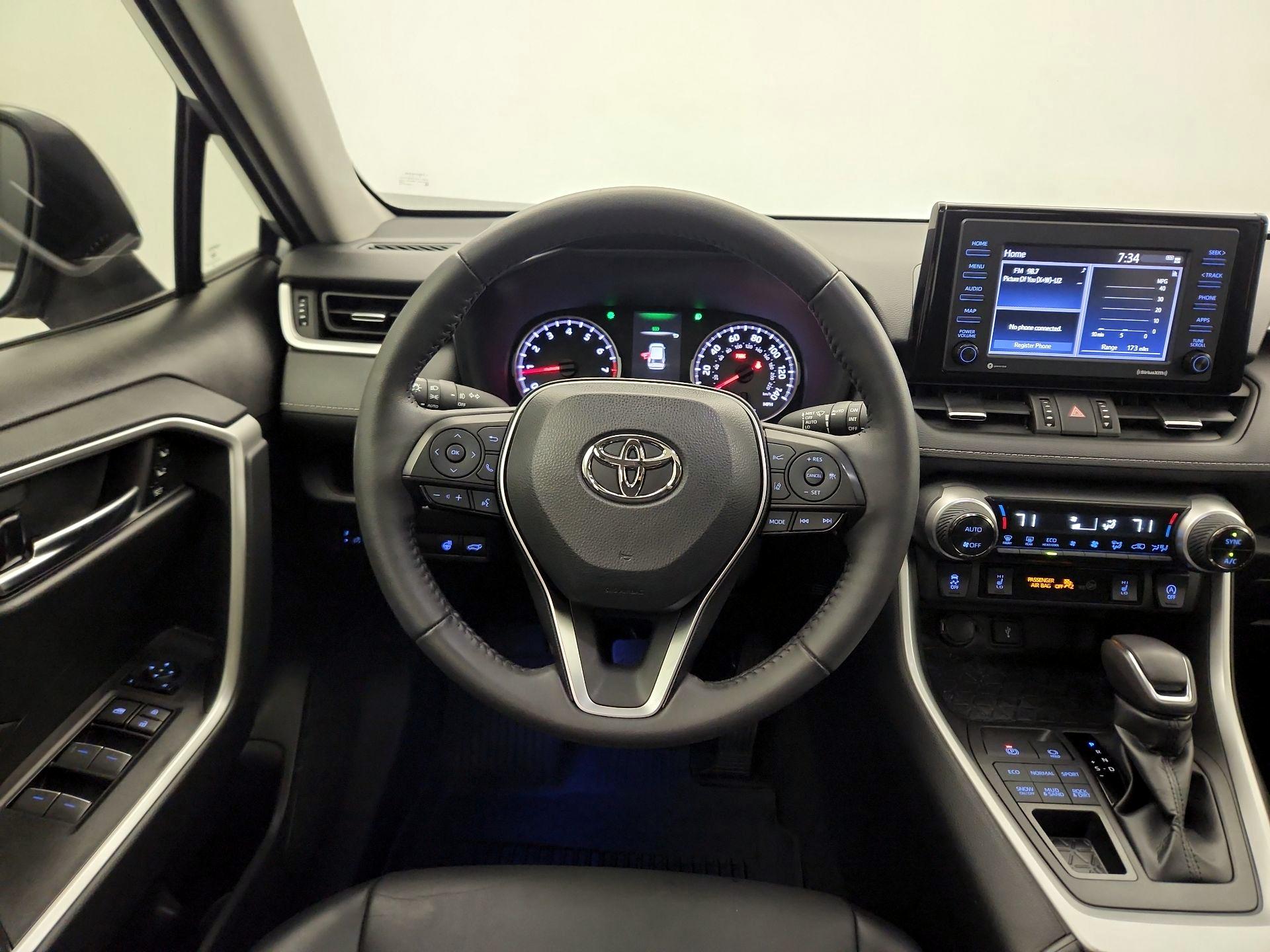Thumbnail: 2022 Toyota RAV4 - 10