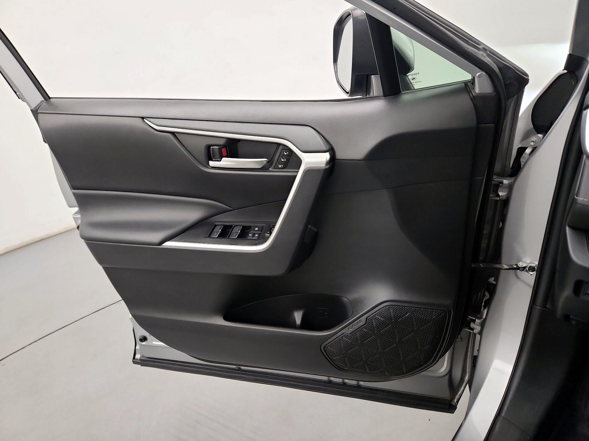 Thumbnail: 2022 Toyota RAV4 - 12