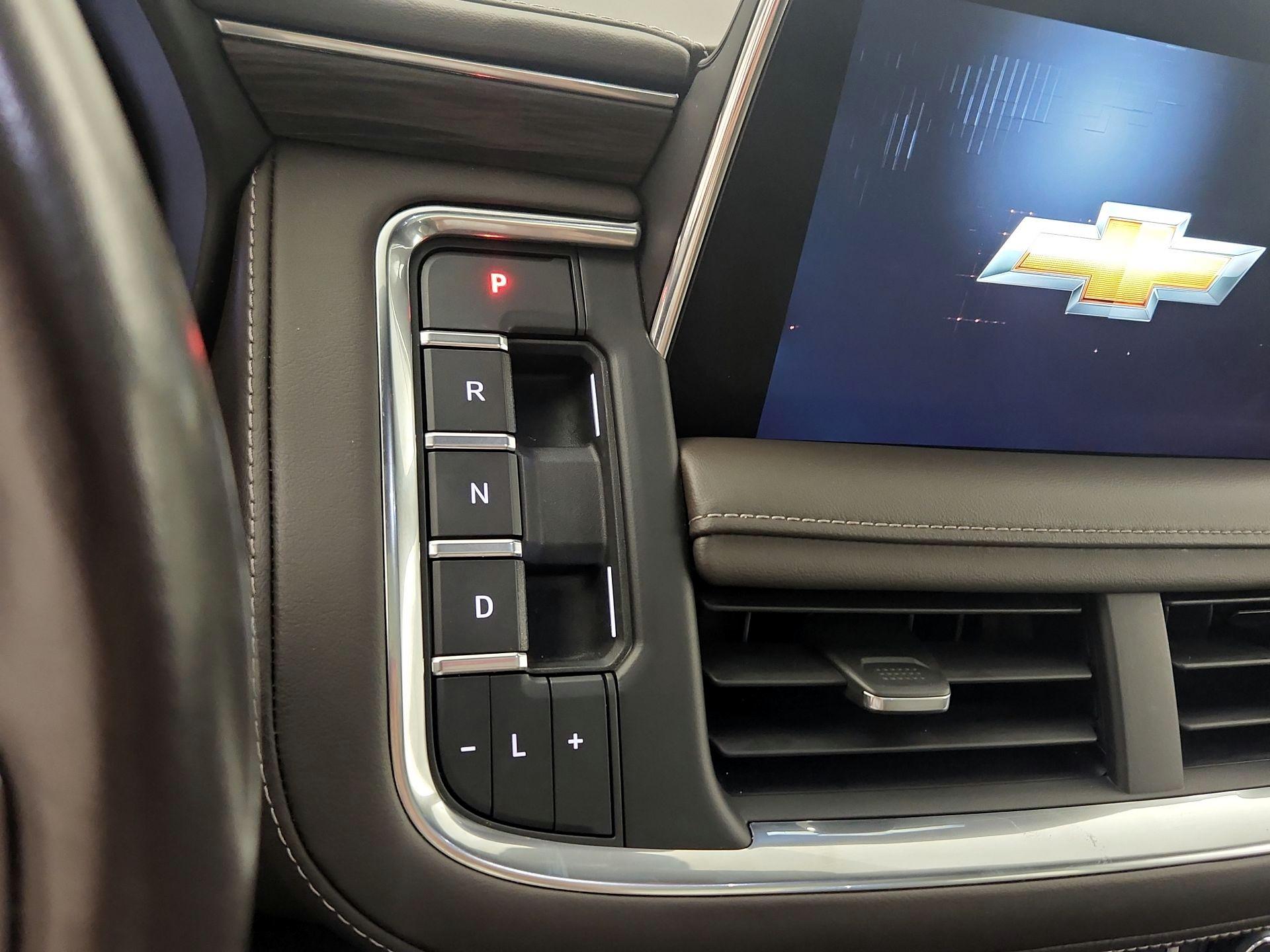 Thumbnail: 2022 Chevrolet Suburban - 17