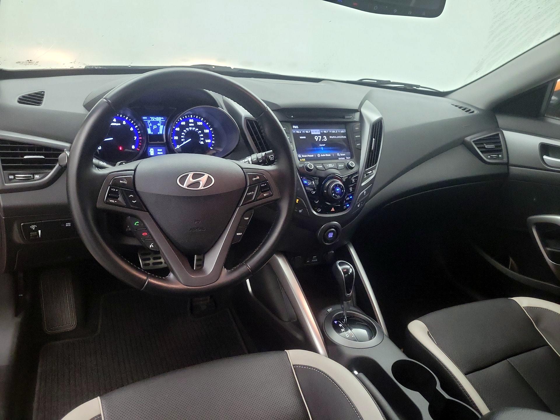 Thumbnail: 2015 Hyundai Veloster - 9