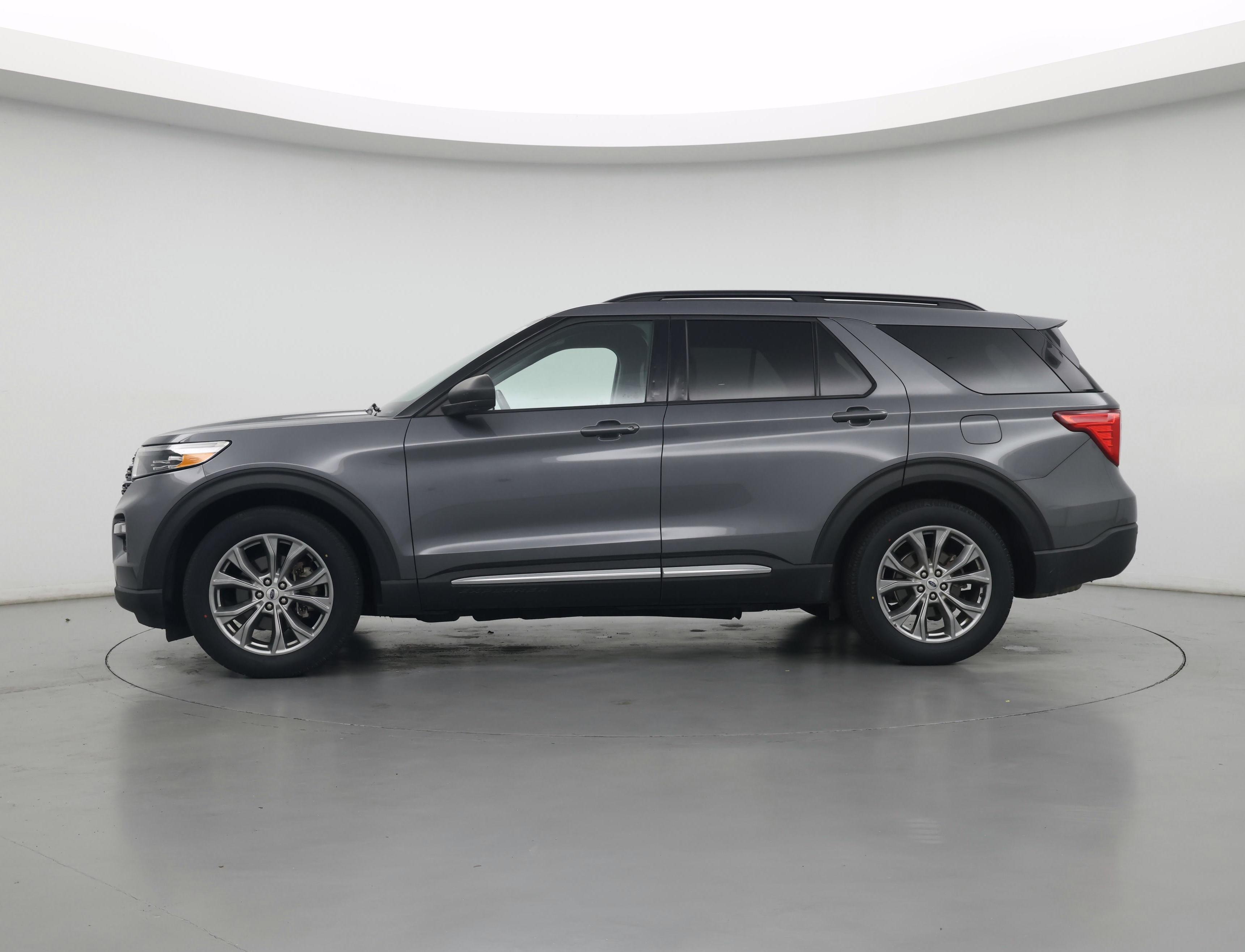 Thumbnail: 2022 Ford Explorer - 3
