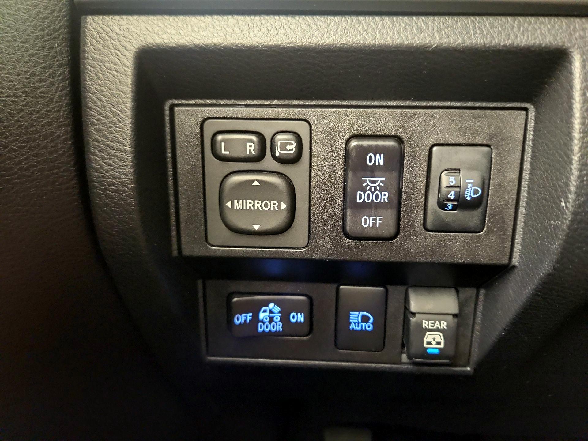 Thumbnail: 2019 Toyota Tundra - 13