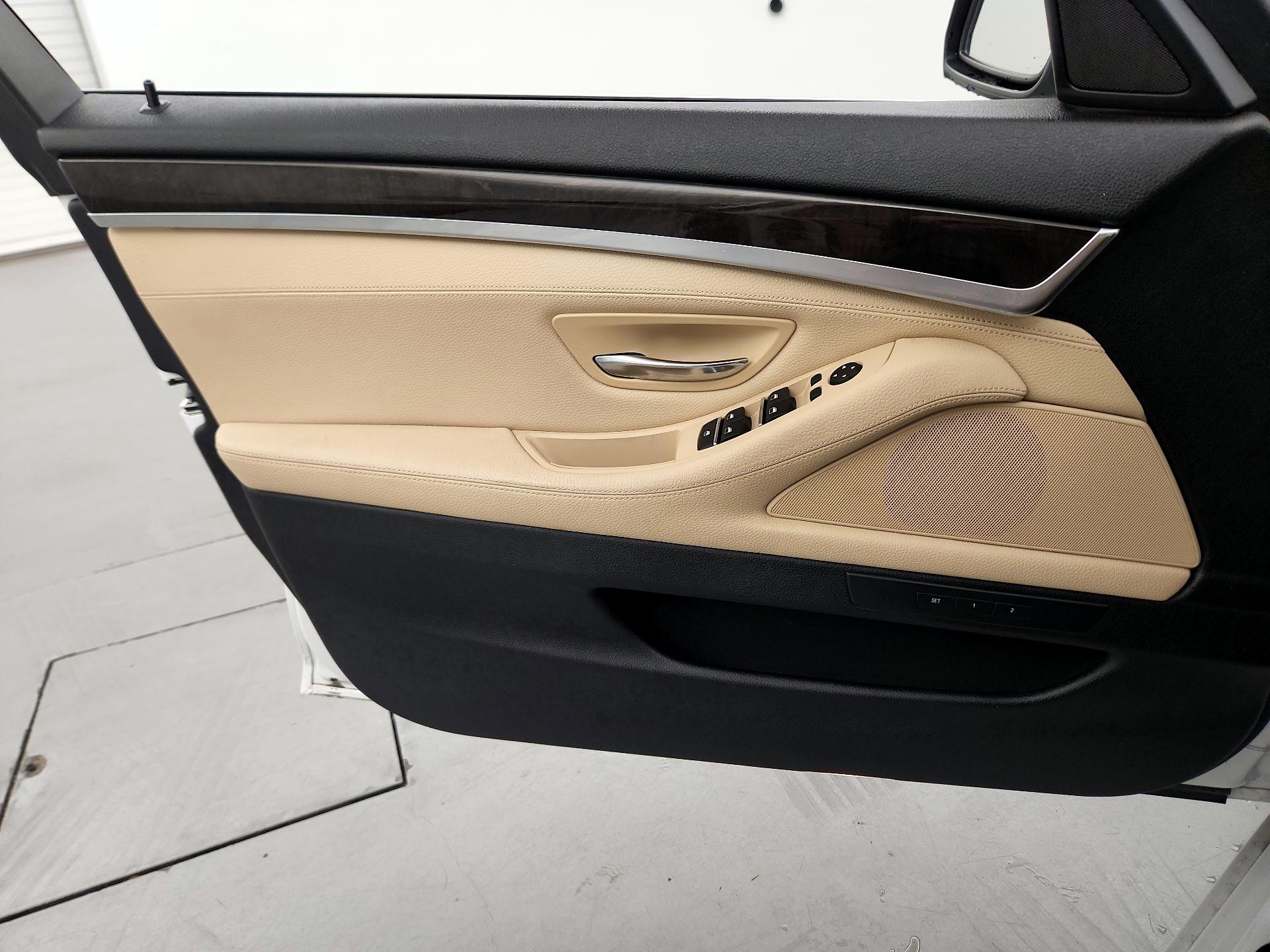 Thumbnail: 2016 BMW 5 Series - 12