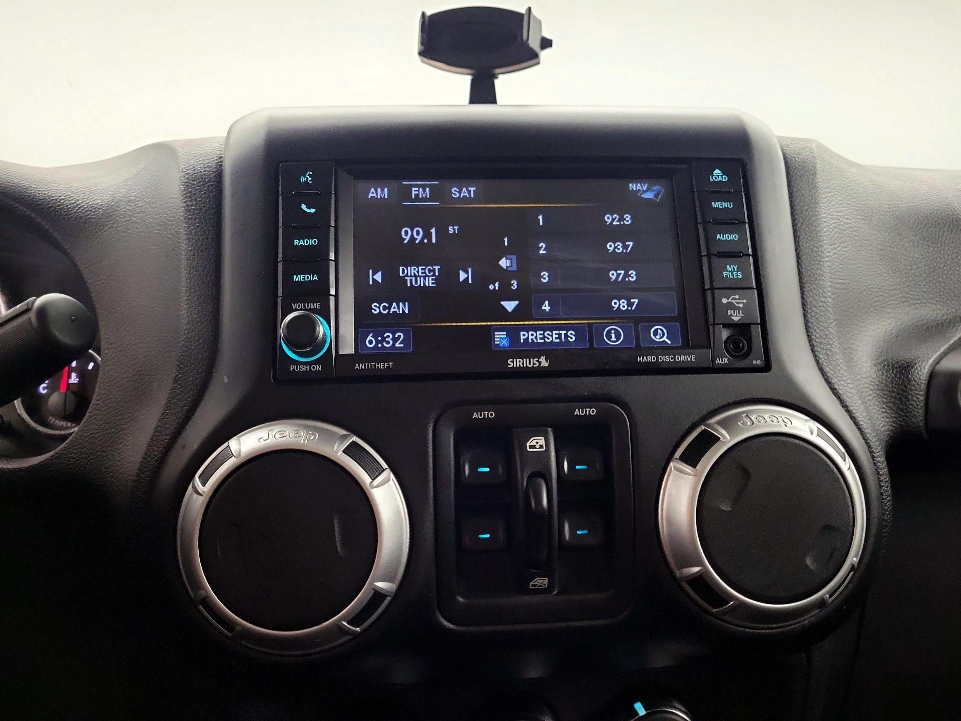 Thumbnail: 2015 Jeep Wrangler - 14