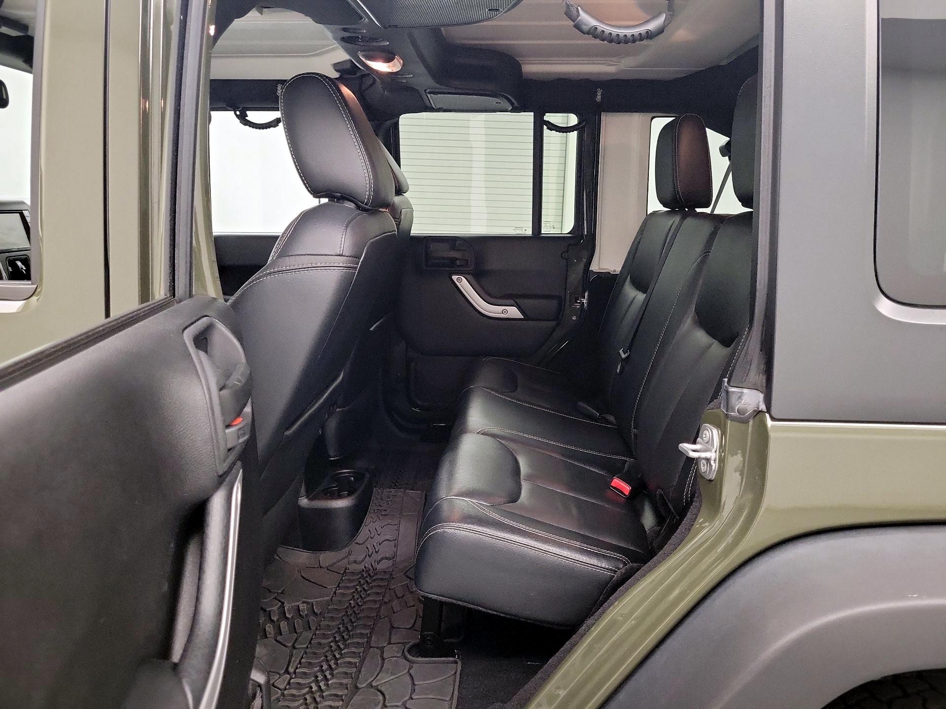 Thumbnail: 2015 Jeep Wrangler - 18