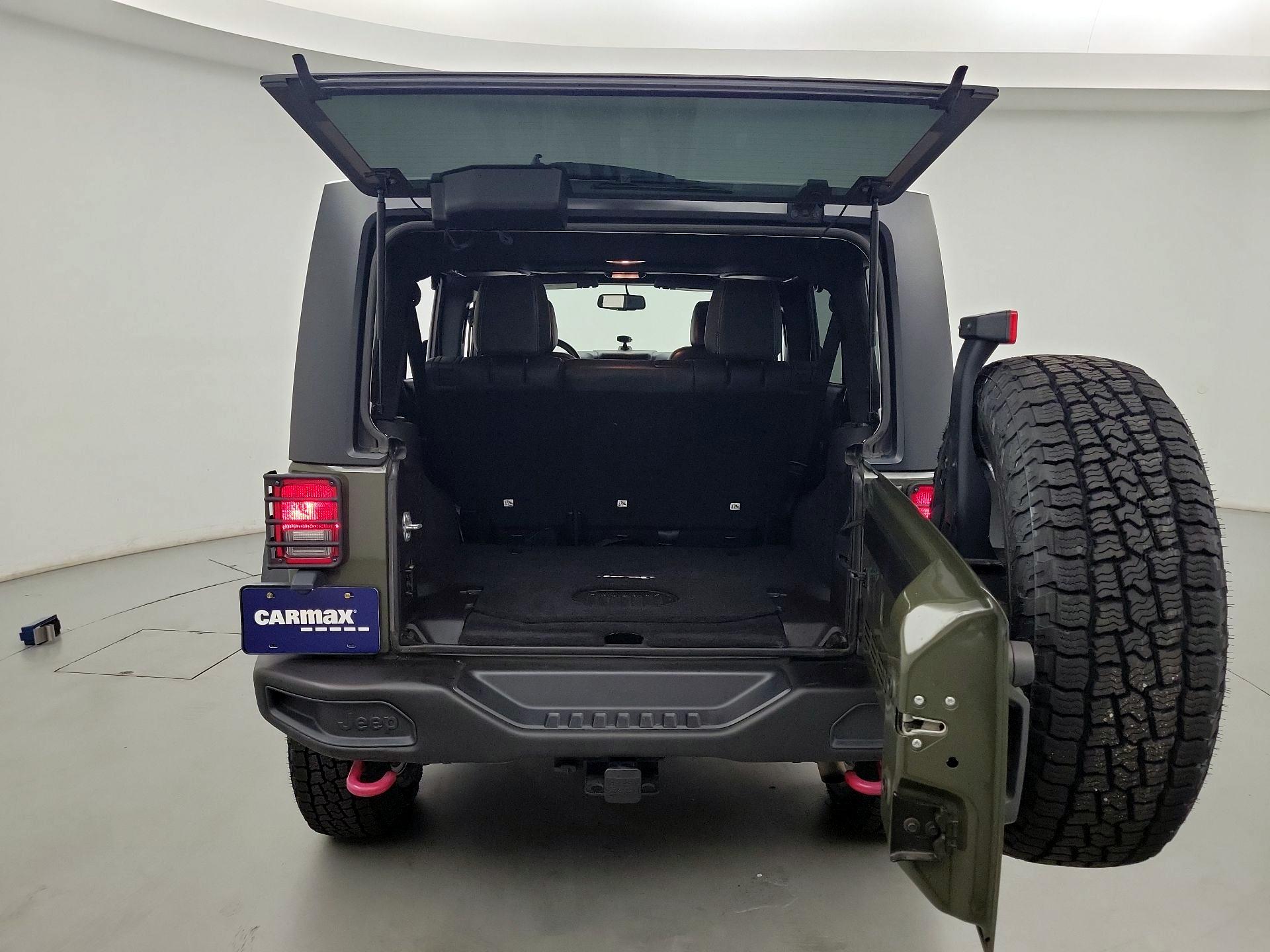 Thumbnail: 2015 Jeep Wrangler - 19