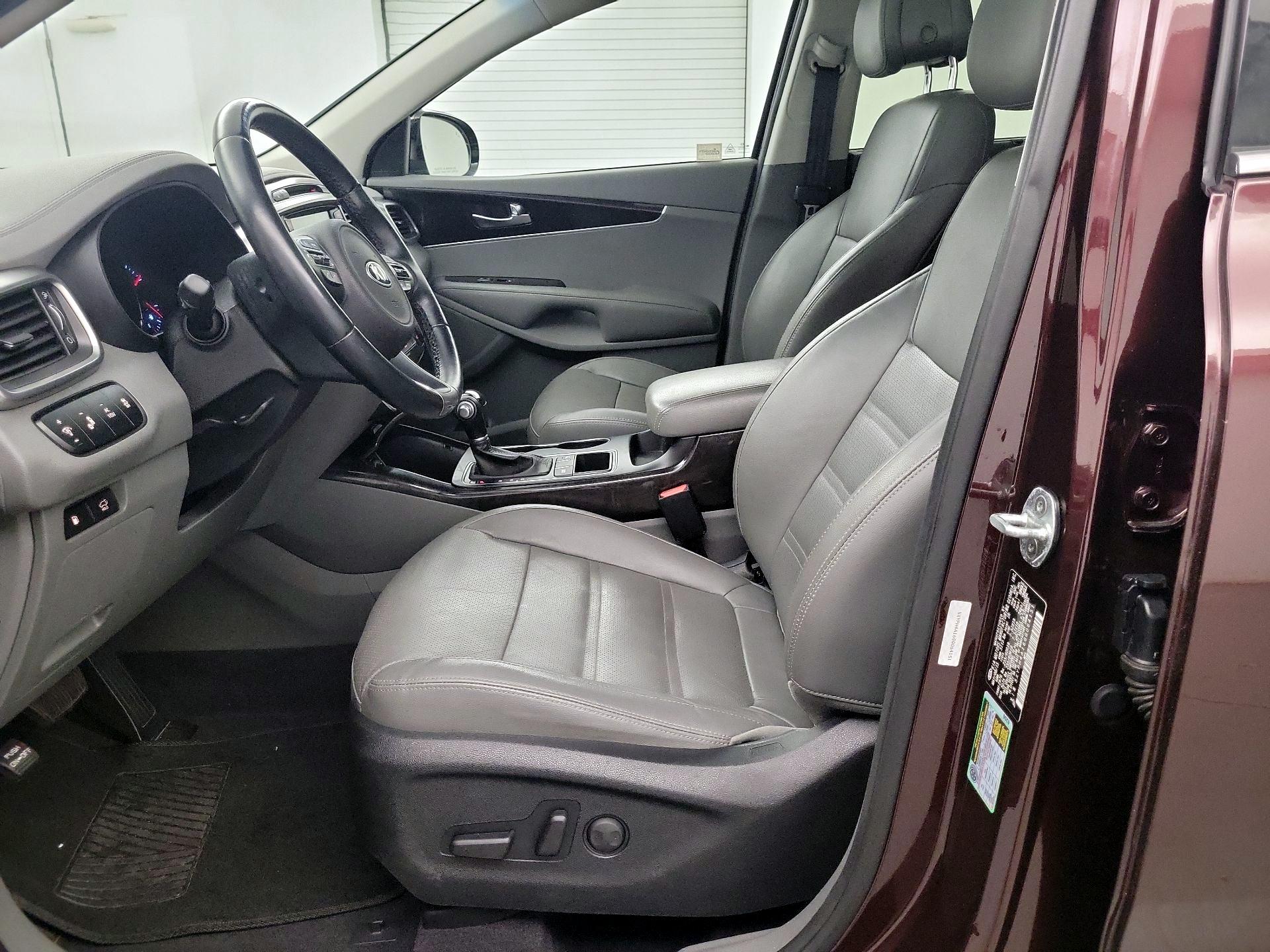 Thumbnail: 2016 Kia Sorento - 9