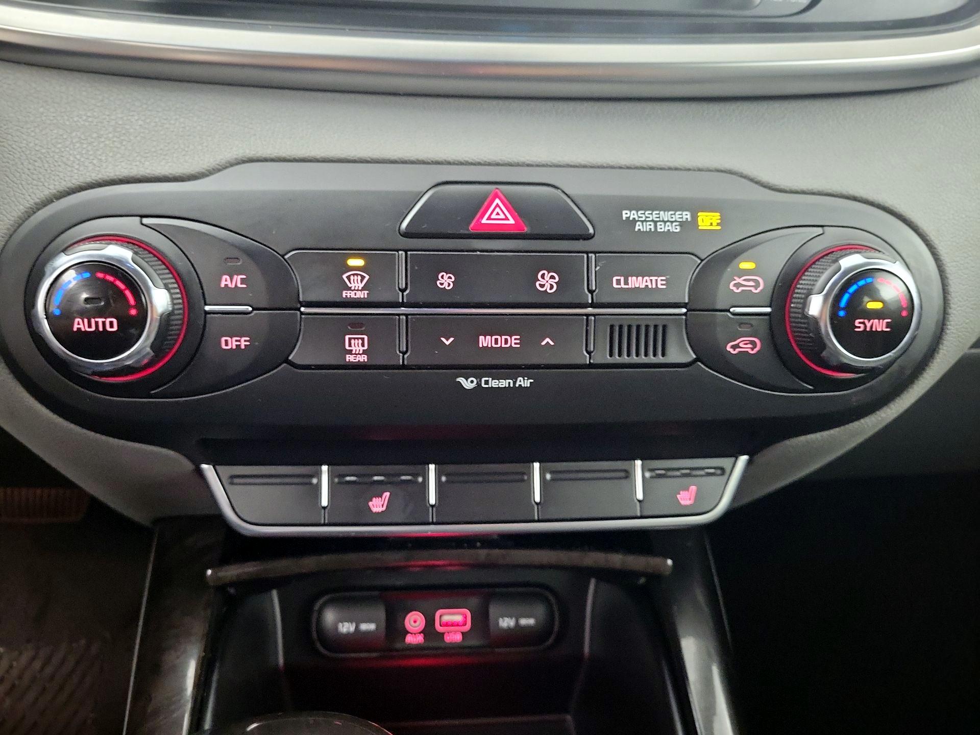 Thumbnail: 2016 Kia Sorento - 15