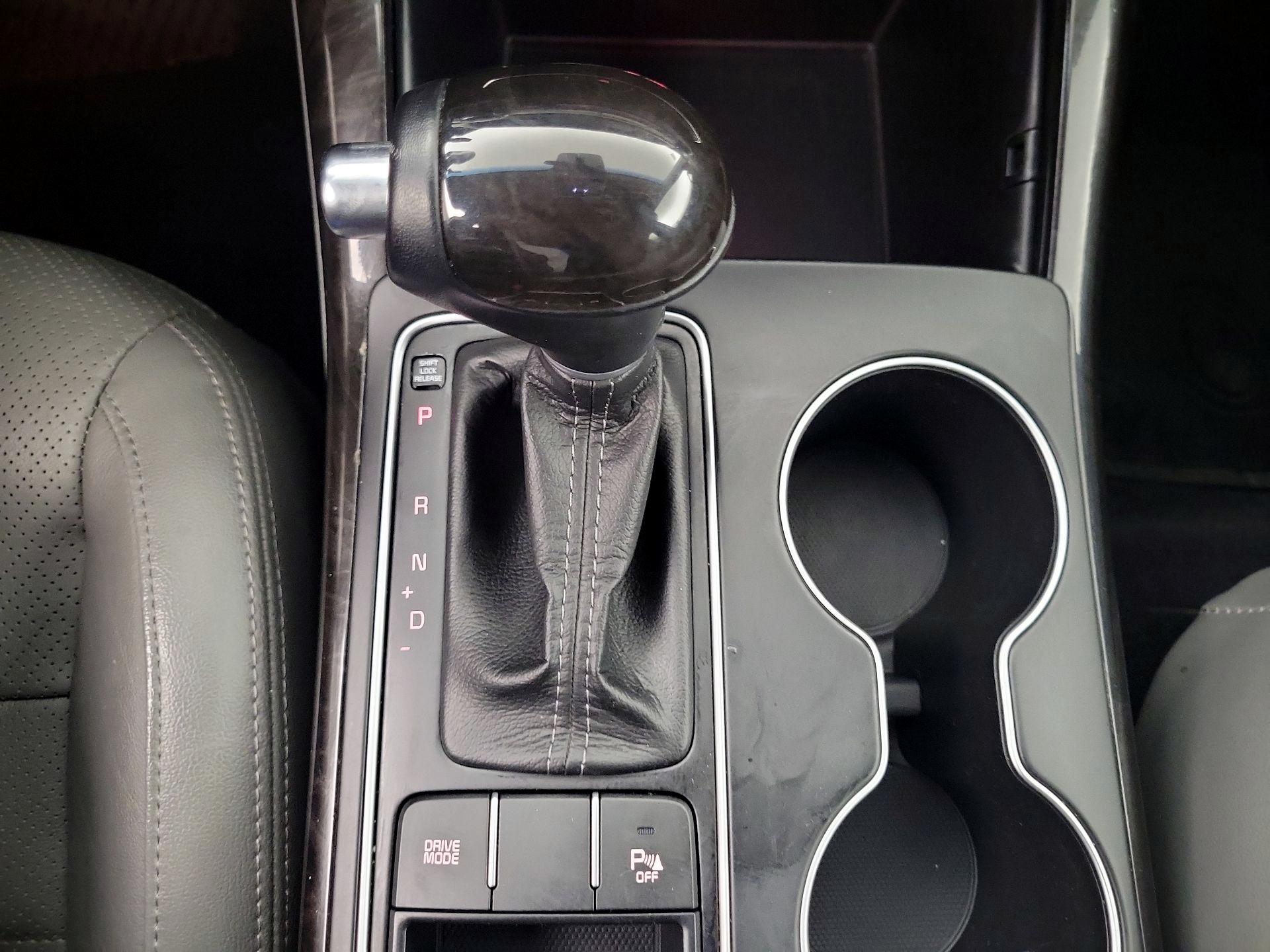 Thumbnail: 2016 Kia Sorento - 16