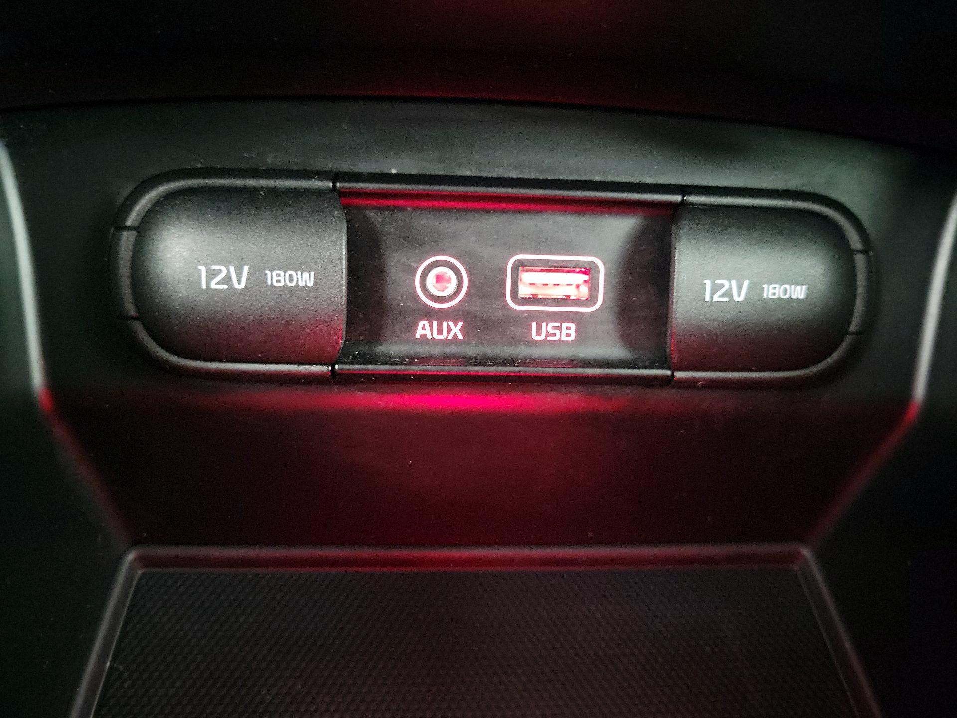 Thumbnail: 2016 Kia Sorento - 17