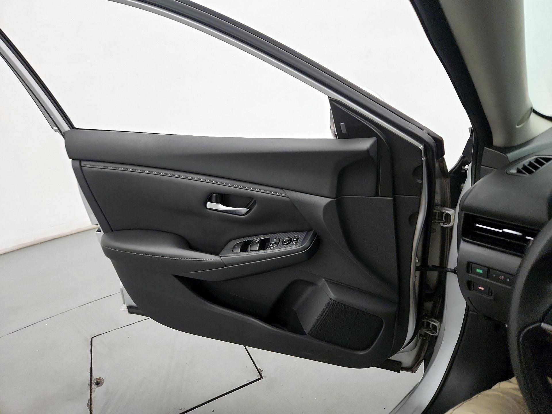 Thumbnail: 2020 Nissan Sentra - 12
