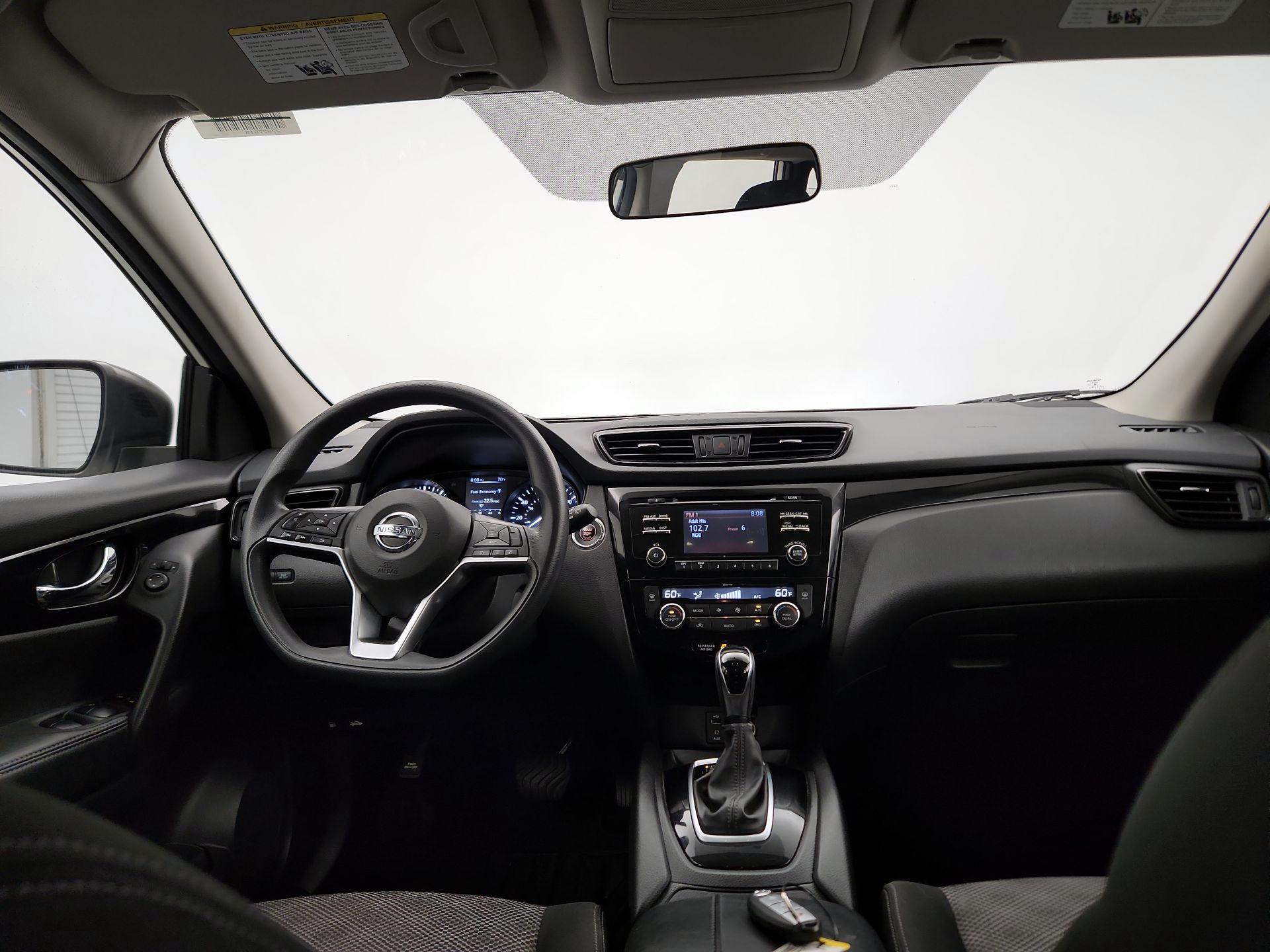 Thumbnail: 2017 Nissan Rogue Sport - 9
