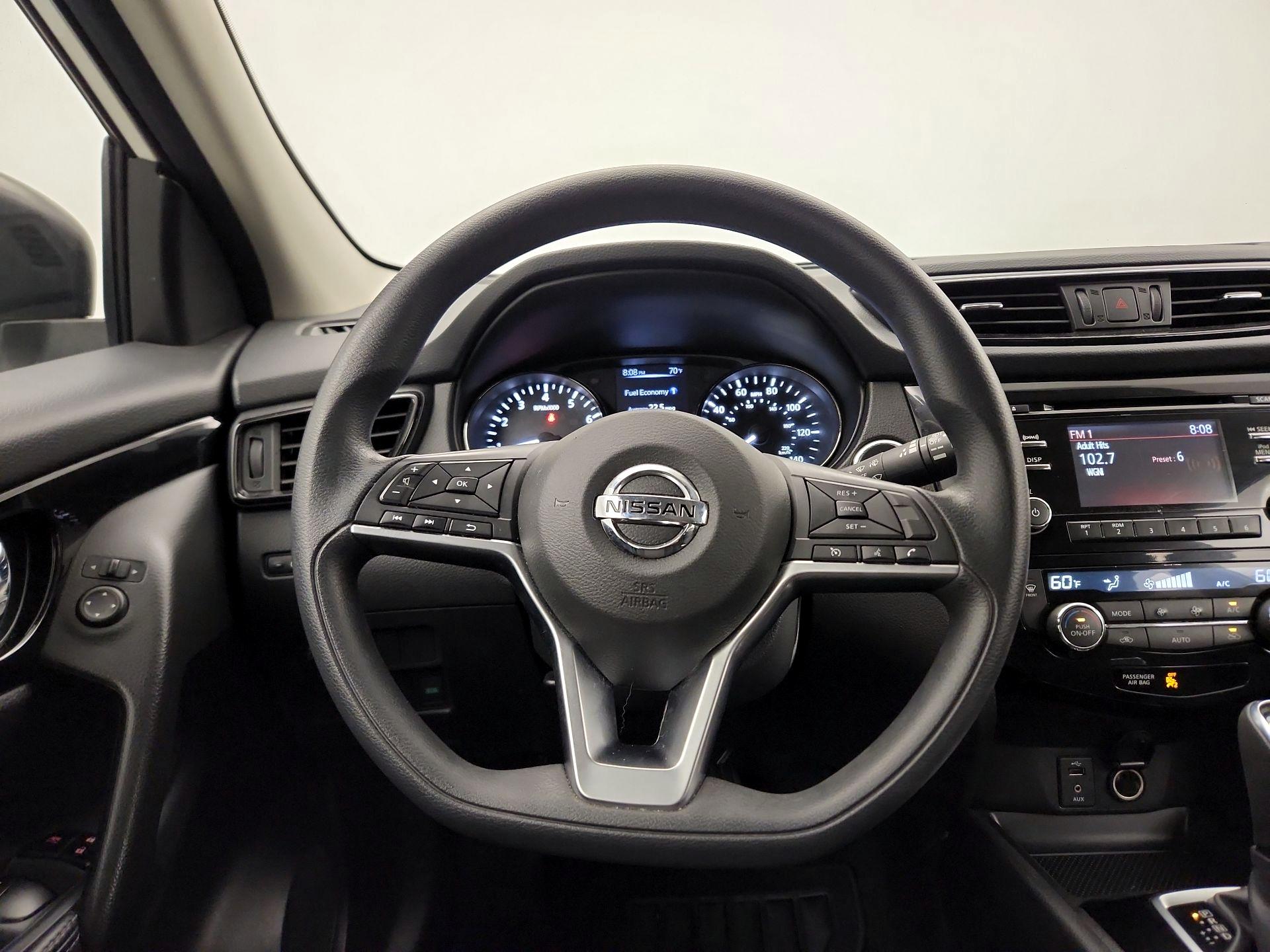Thumbnail: 2017 Nissan Rogue Sport - 10