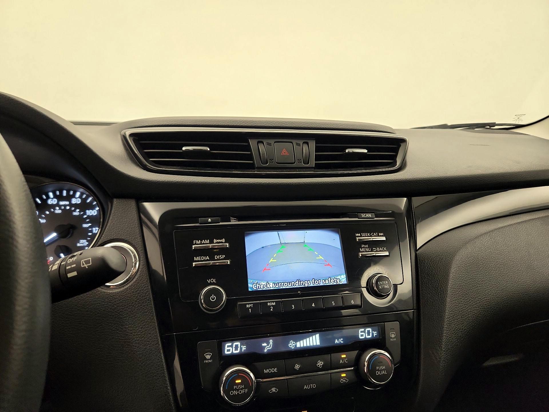 Thumbnail: 2017 Nissan Rogue Sport - 14