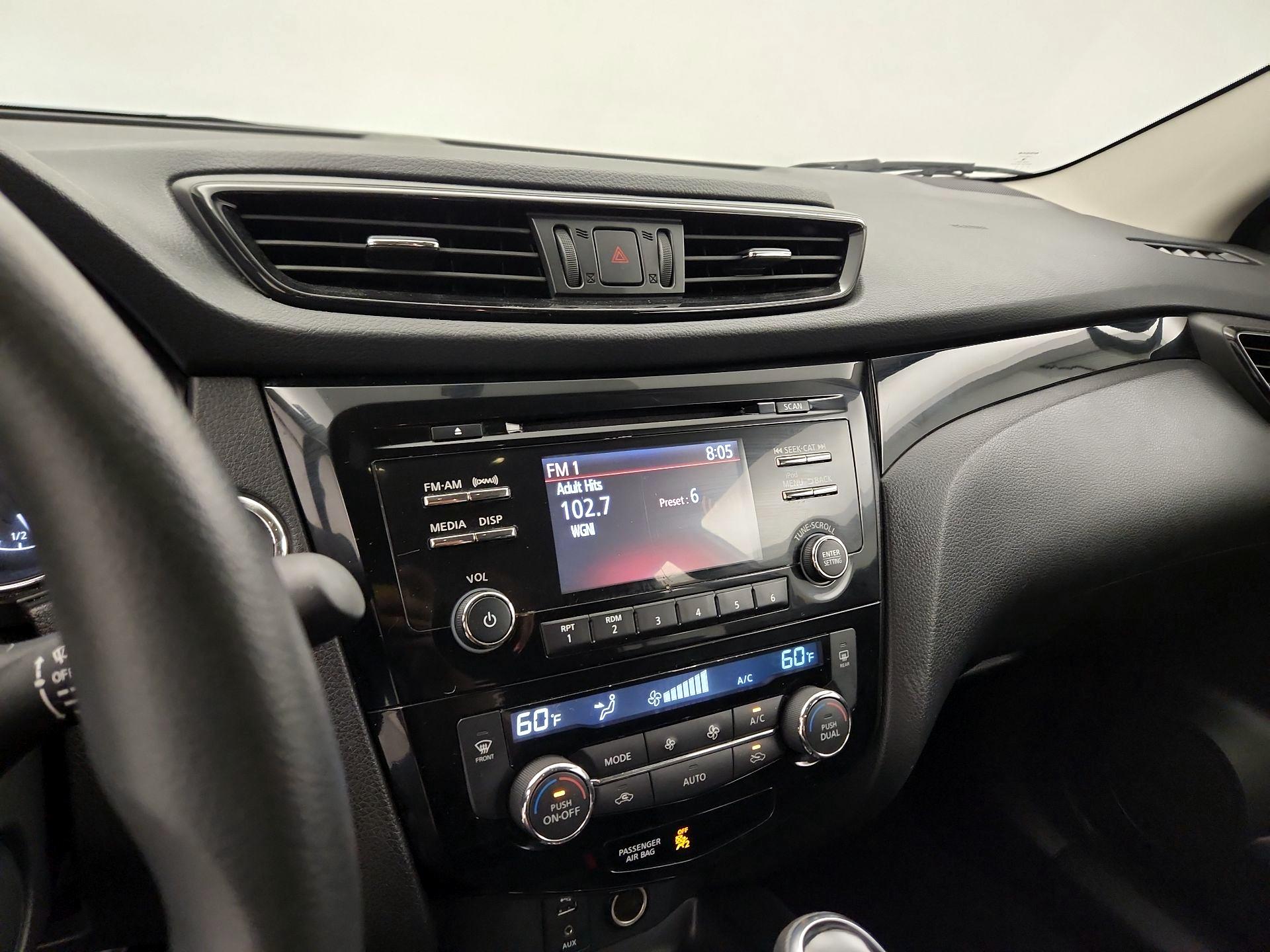 Thumbnail: 2017 Nissan Rogue Sport - 15