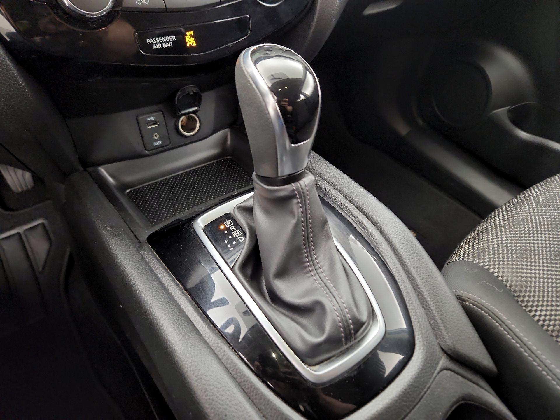Thumbnail: 2017 Nissan Rogue Sport - 17