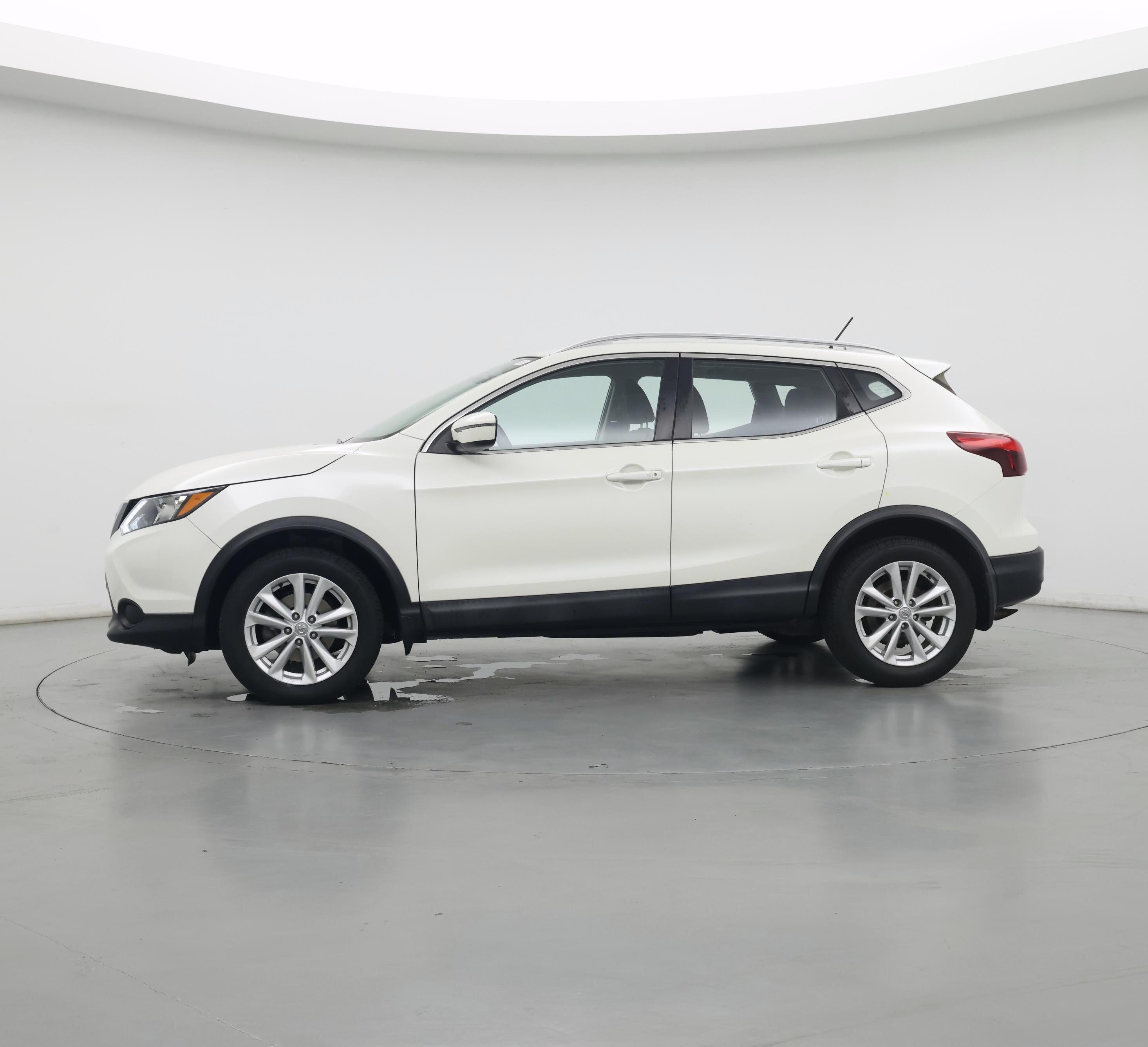 Thumbnail: 2017 Nissan Rogue Sport - 3