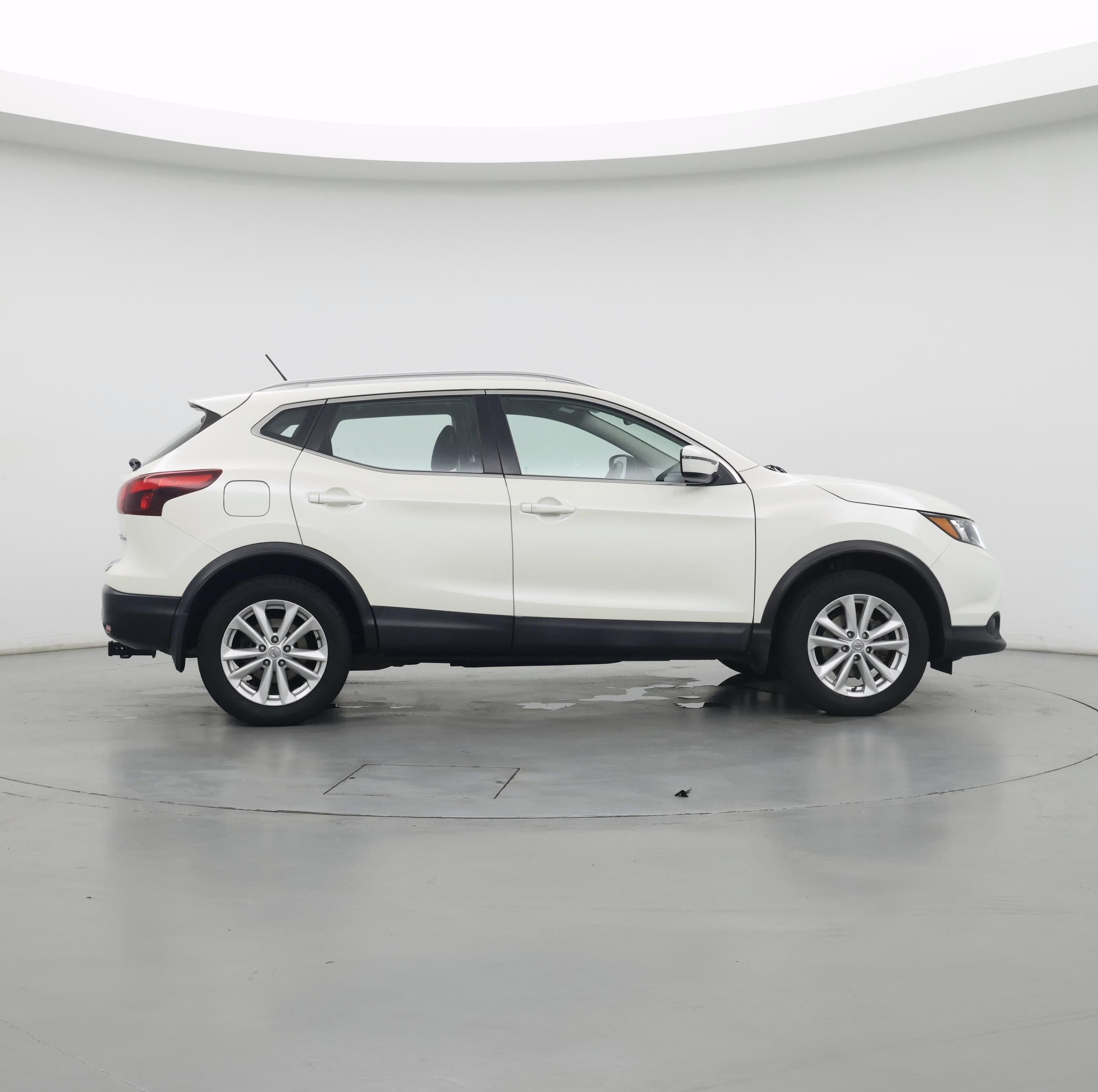 Thumbnail: 2017 Nissan Rogue Sport - 7