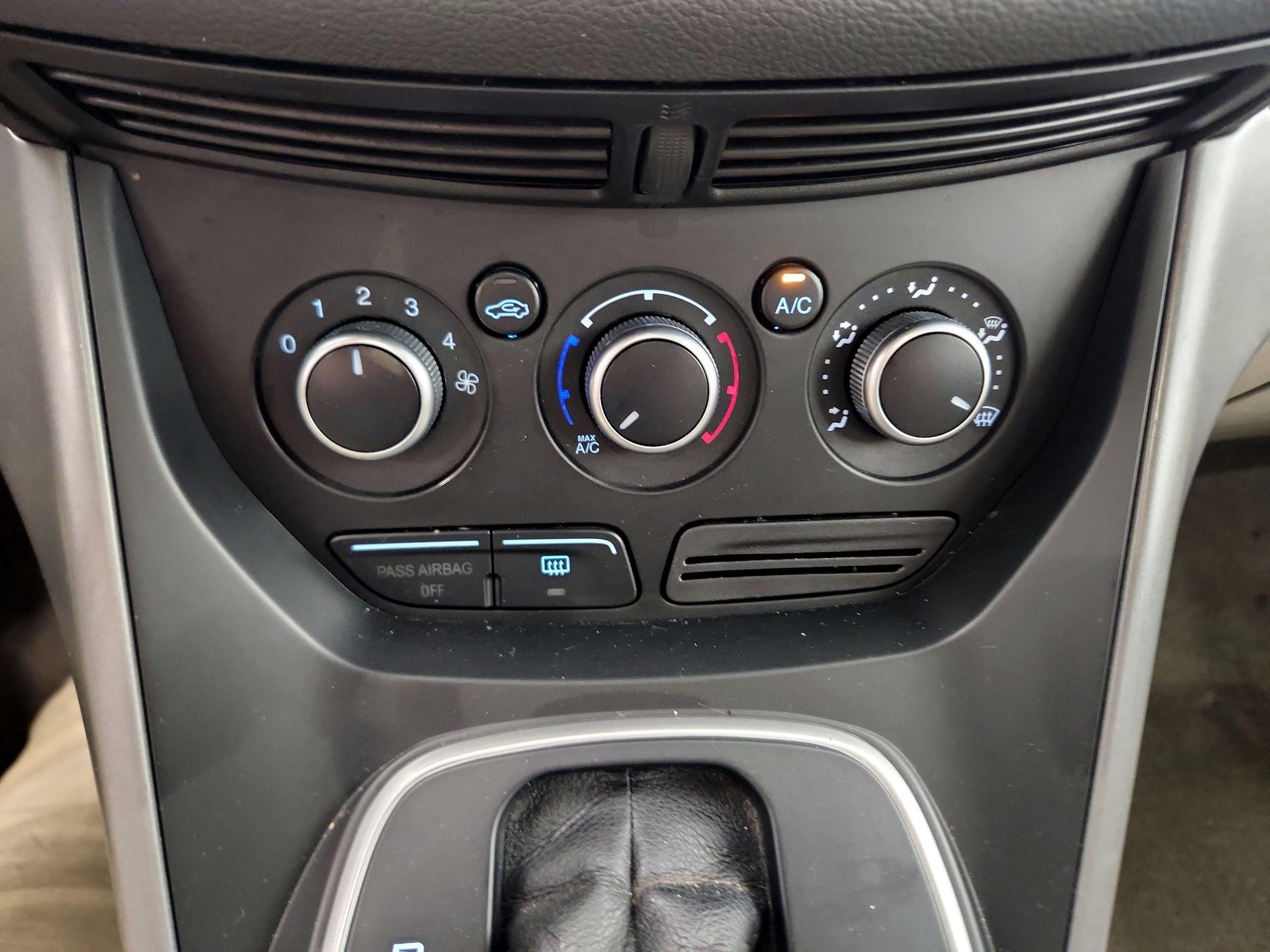 Thumbnail: 2014 Ford Escape - 16