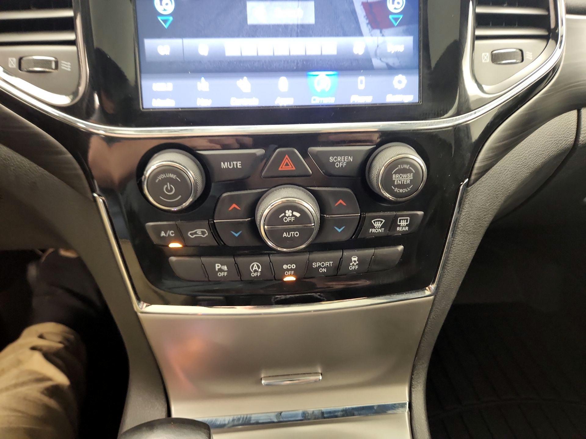 Thumbnail: 2022 Jeep Grand Cherokee - 17