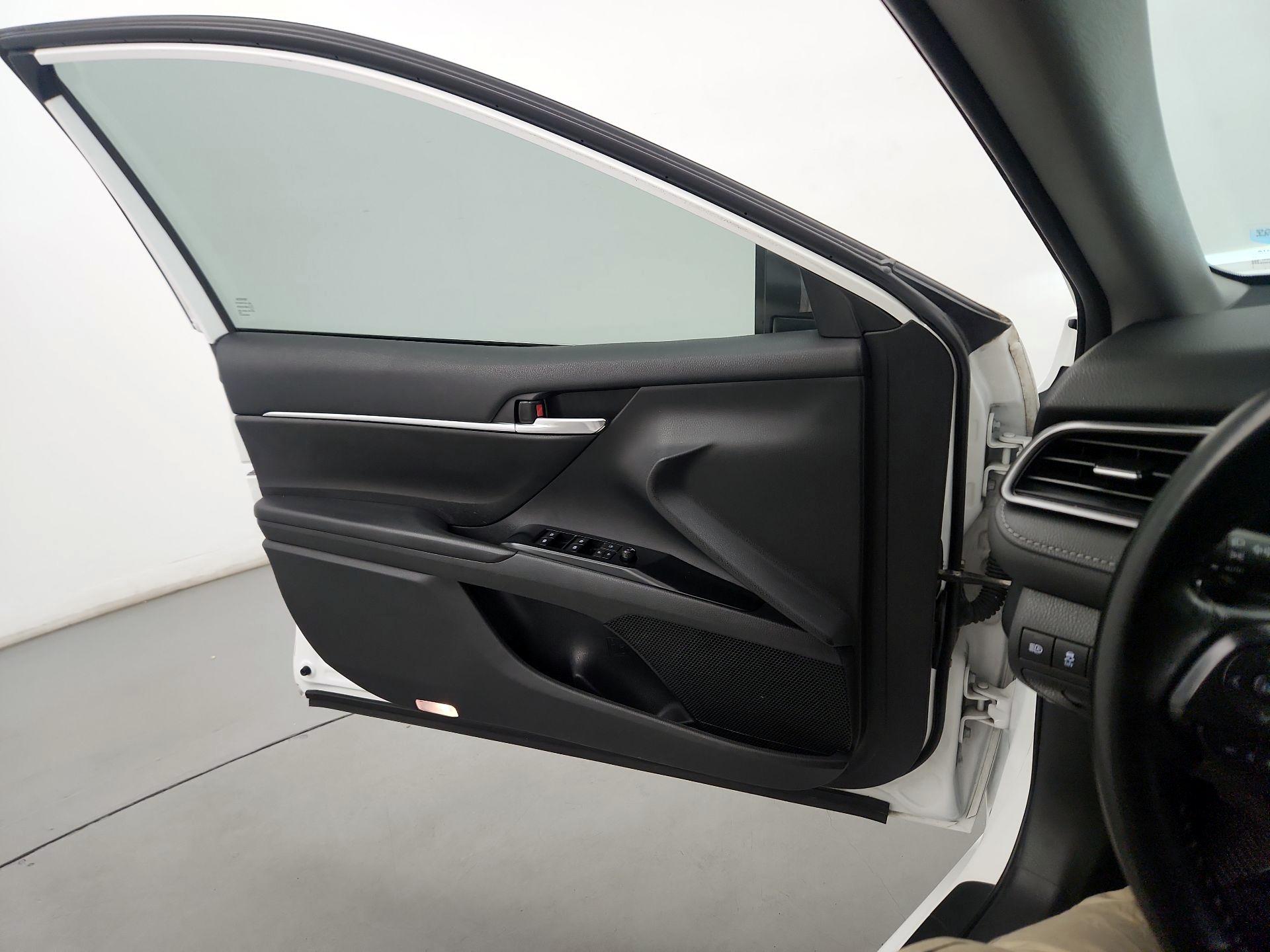 Thumbnail: 2019 Toyota Camry - 12