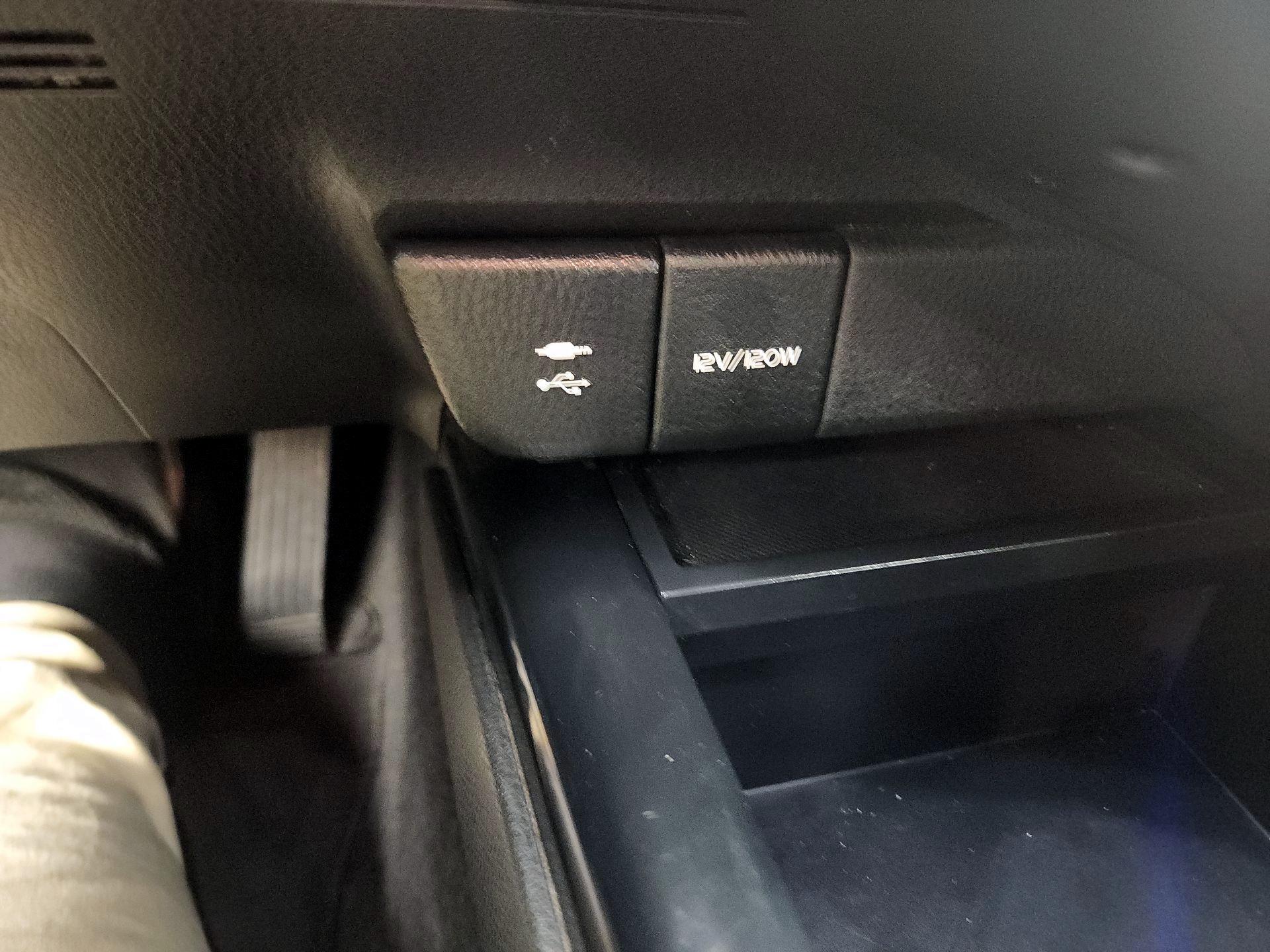 Thumbnail: 2019 Toyota Camry - 18