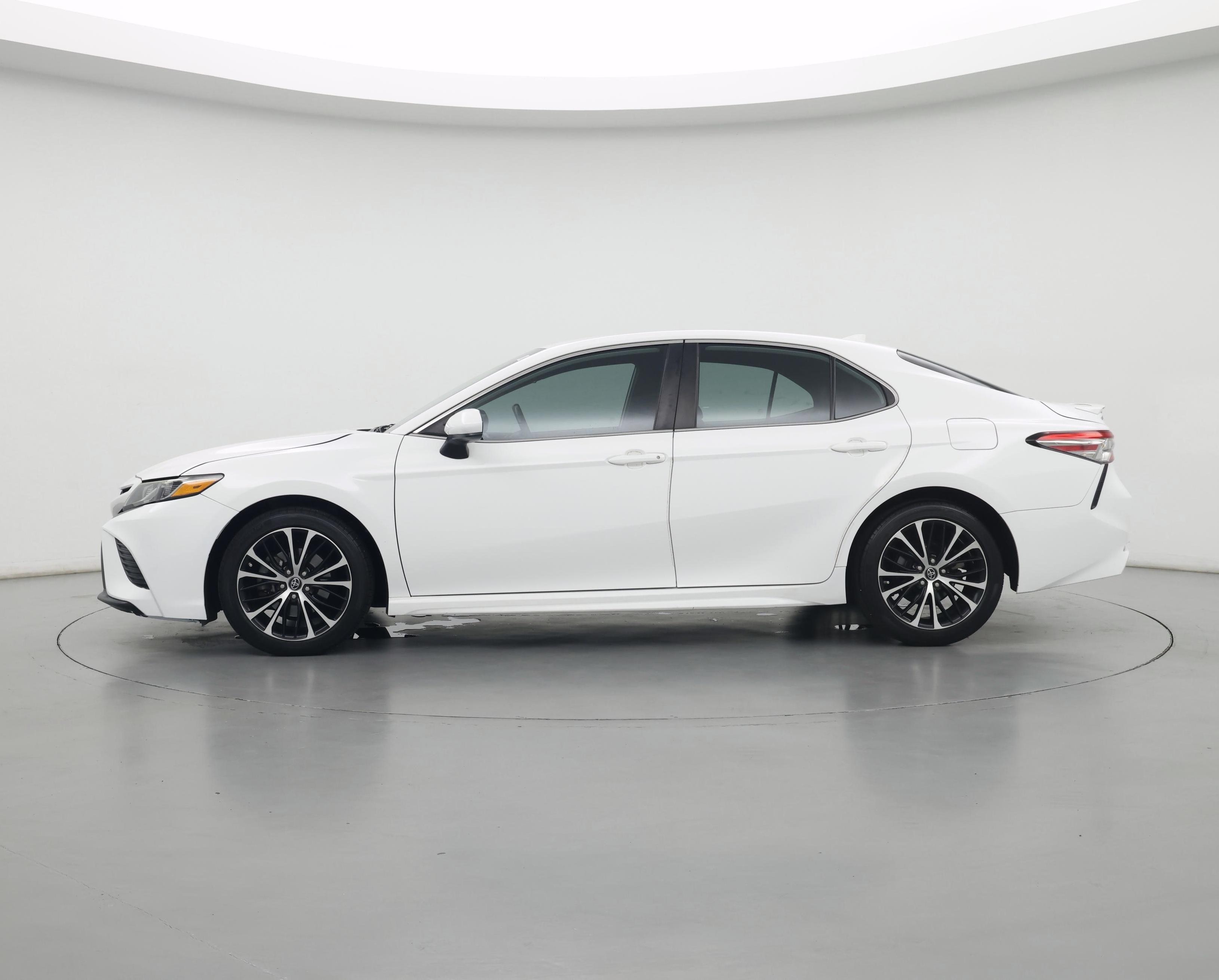 Thumbnail: 2019 Toyota Camry - 3