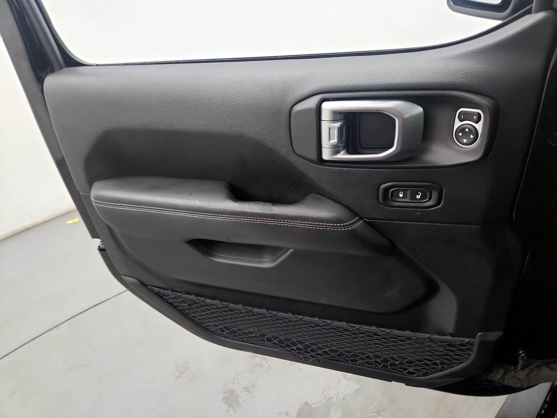 Thumbnail: 2019 Jeep Wrangler - 12