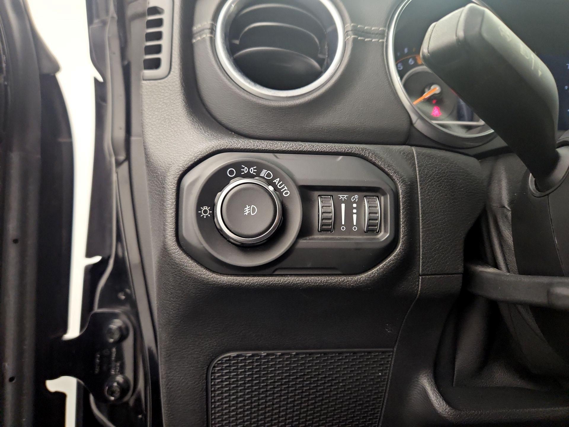 Thumbnail: 2019 Jeep Wrangler - 13