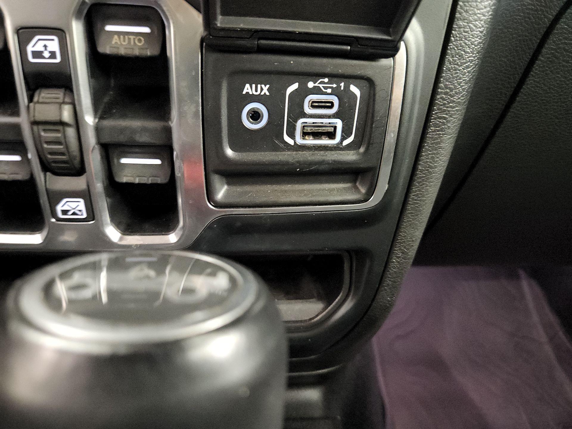 Thumbnail: 2019 Jeep Wrangler - 19