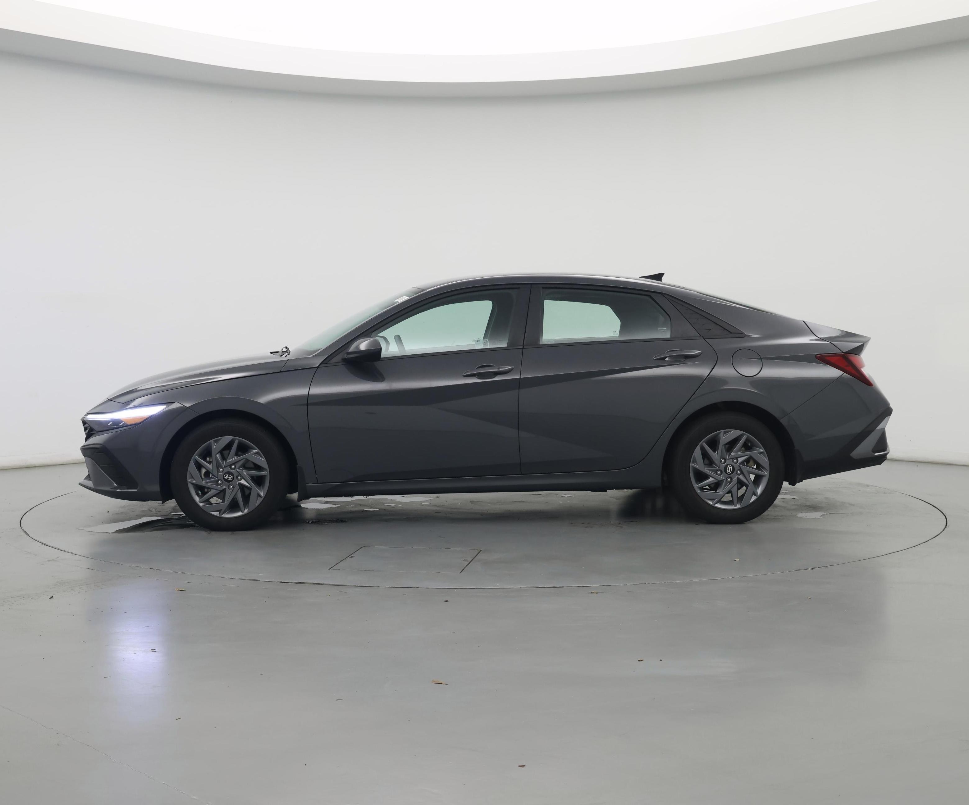 Thumbnail: 2024 Hyundai Elantra - 3