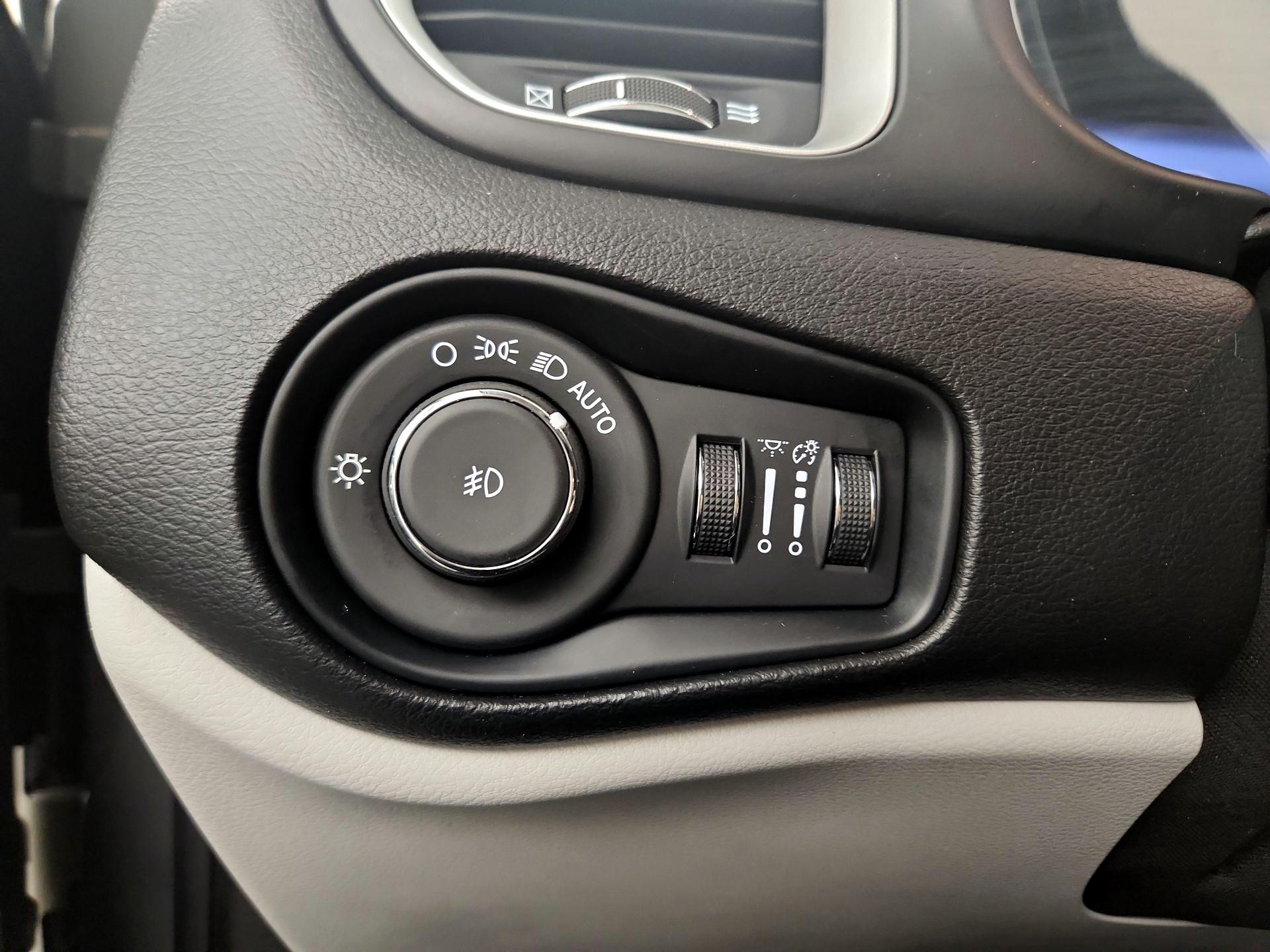 Thumbnail: 2021 Jeep Renegade - 13