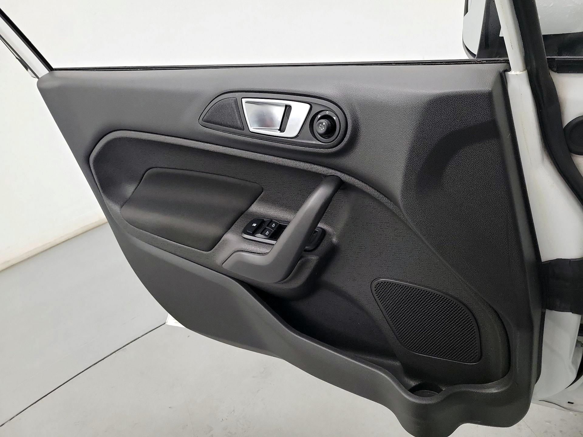 Thumbnail: 2016 Ford Fiesta - 12