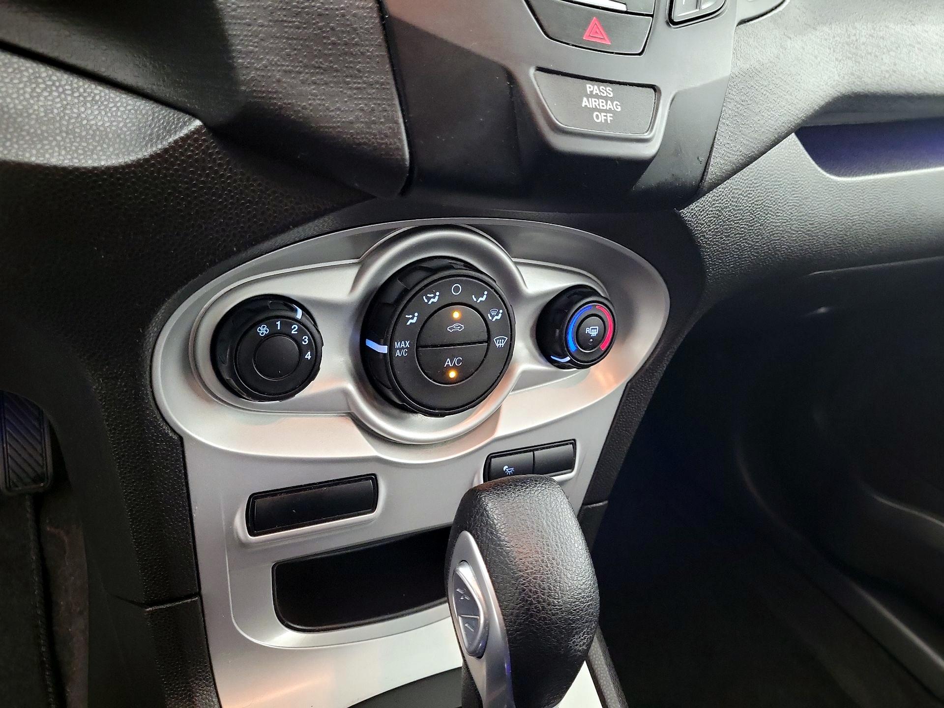 Thumbnail: 2016 Ford Fiesta - 15