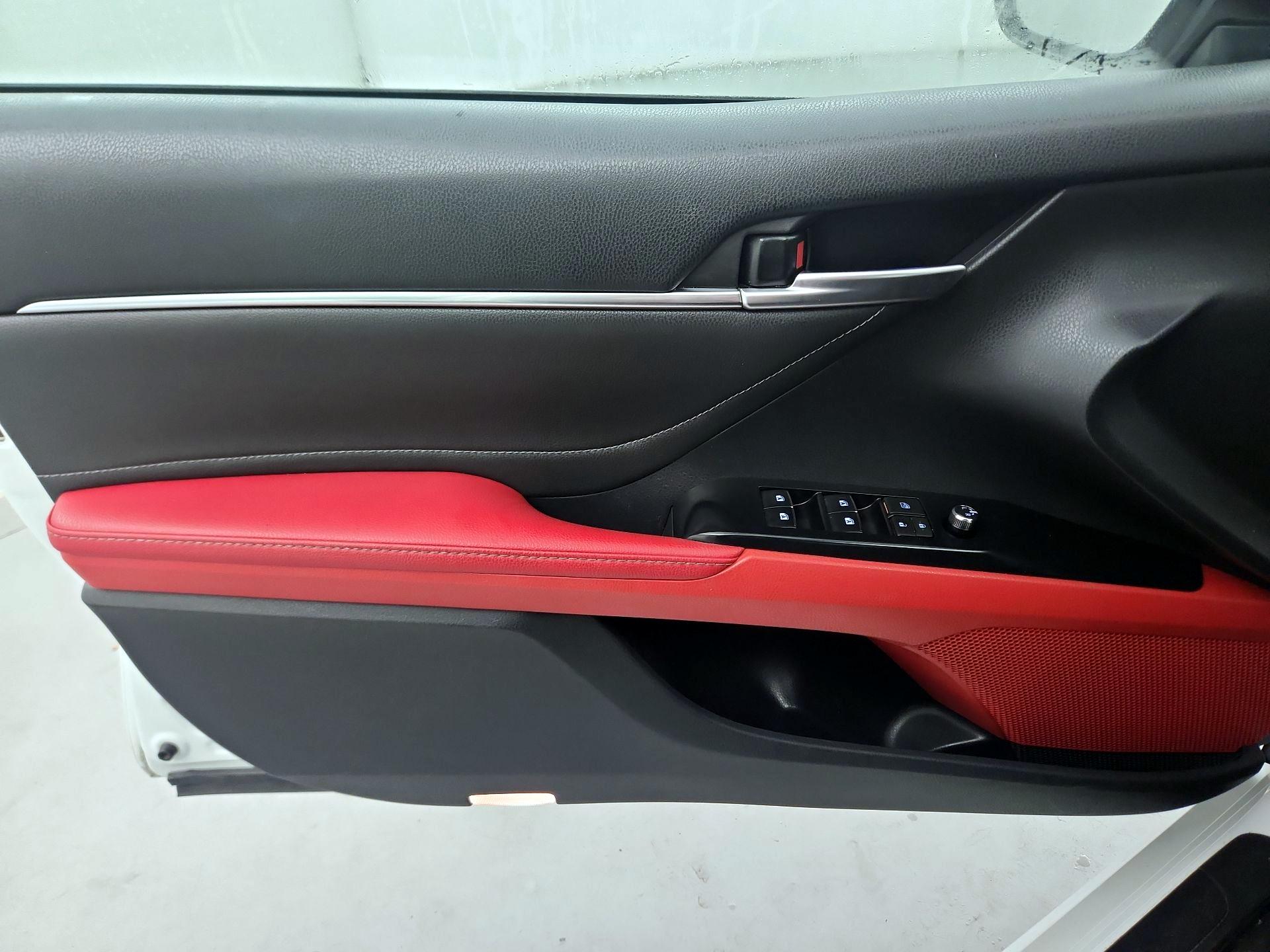 Thumbnail: 2018 Toyota Camry - 12
