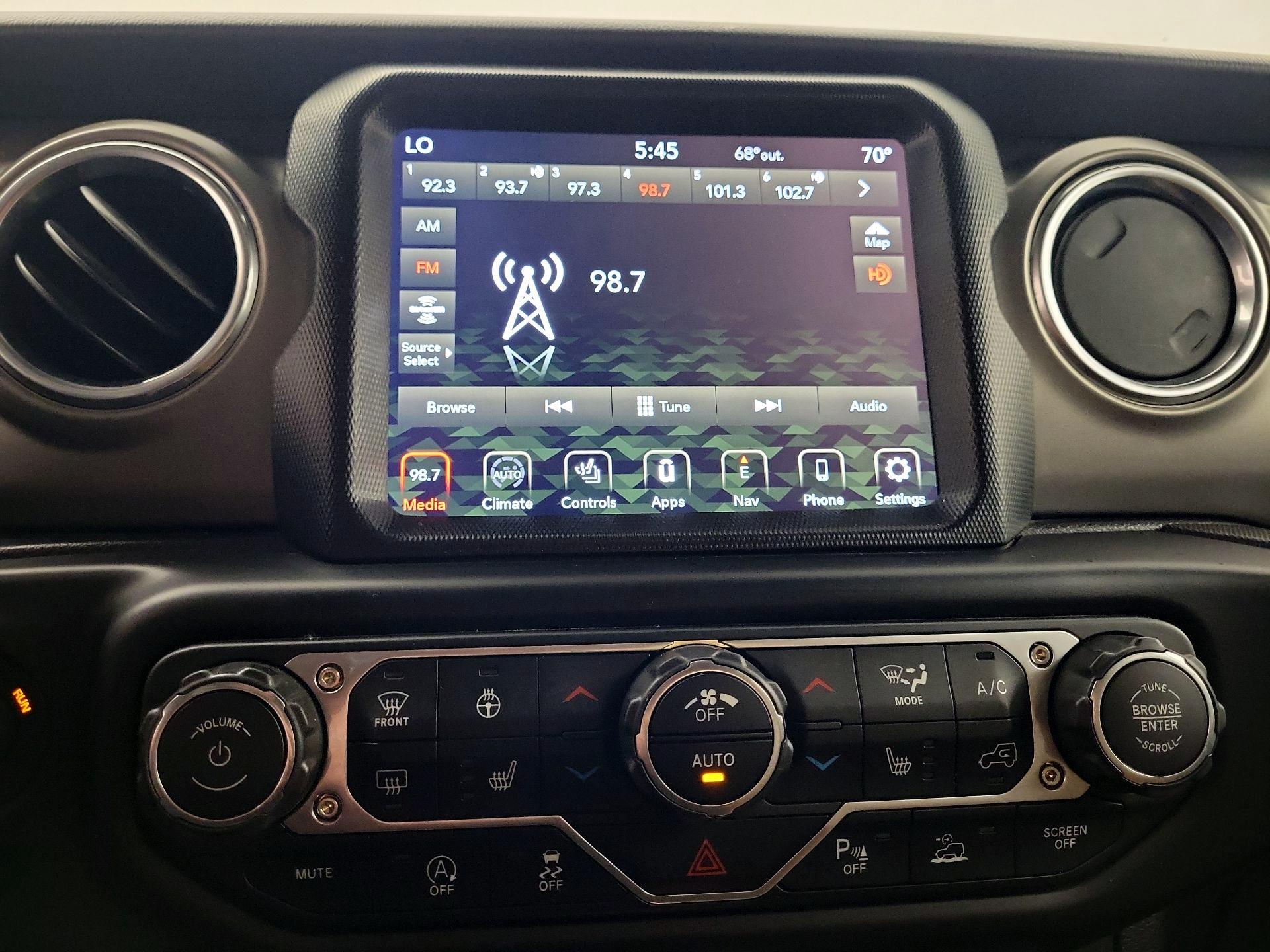 Thumbnail: 2020 Jeep Gladiator - 16