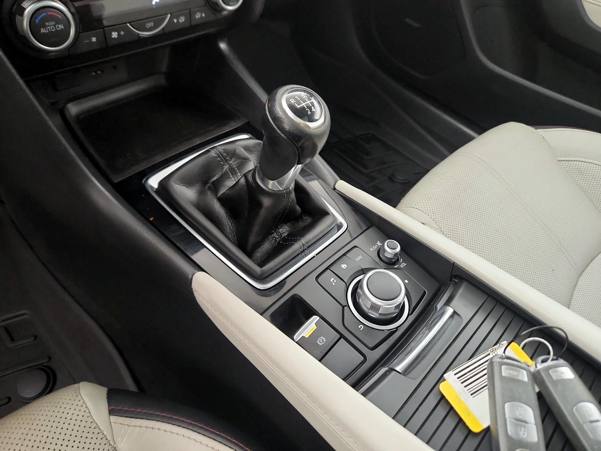 Thumbnail: 2017 Mazda Mazda3 - 15