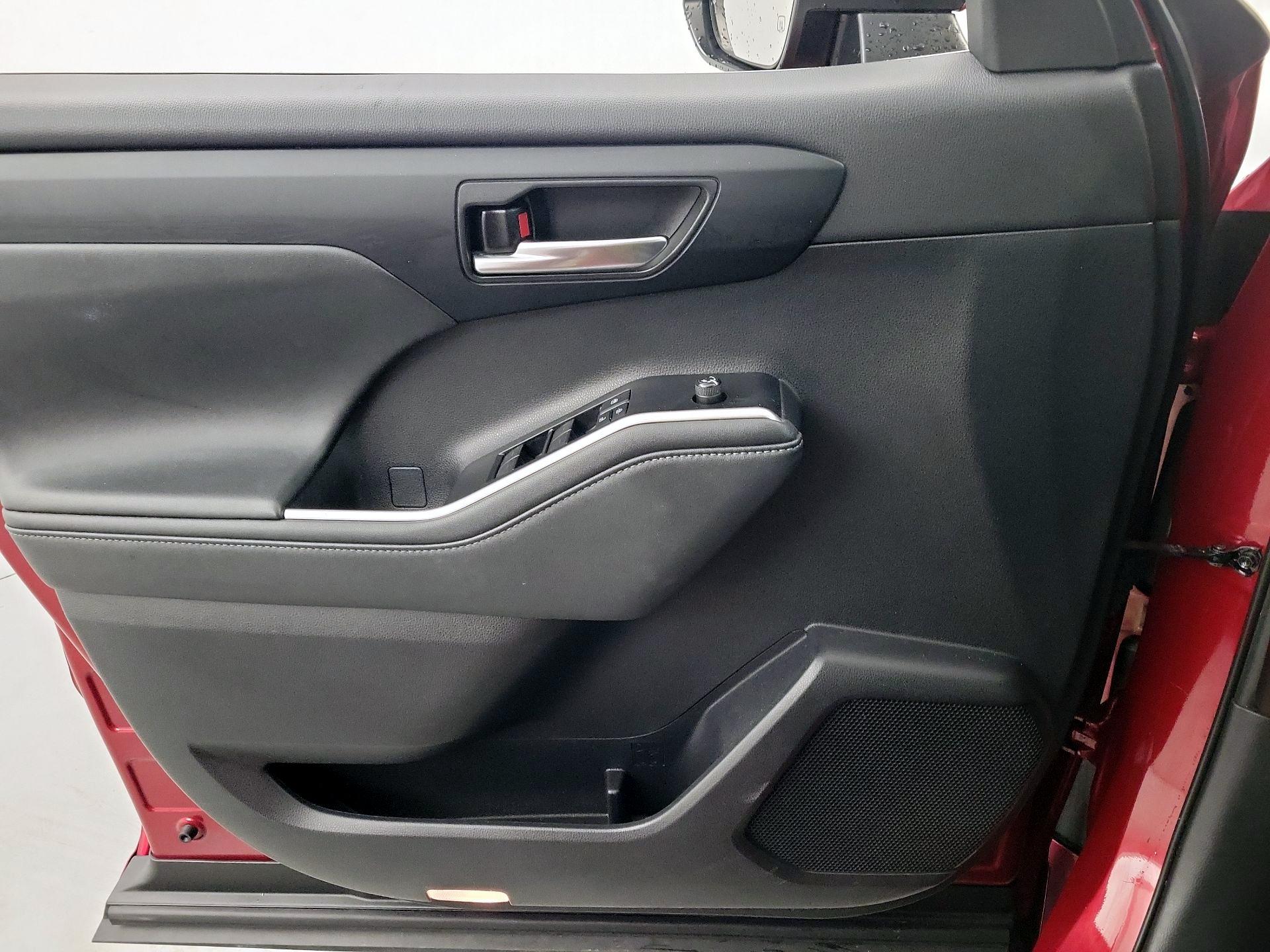 Thumbnail: 2021 Toyota Highlander - 12