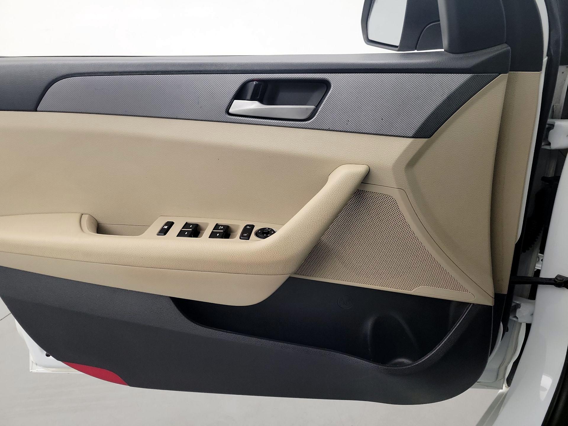 Thumbnail: 2019 Hyundai Sonata - 10