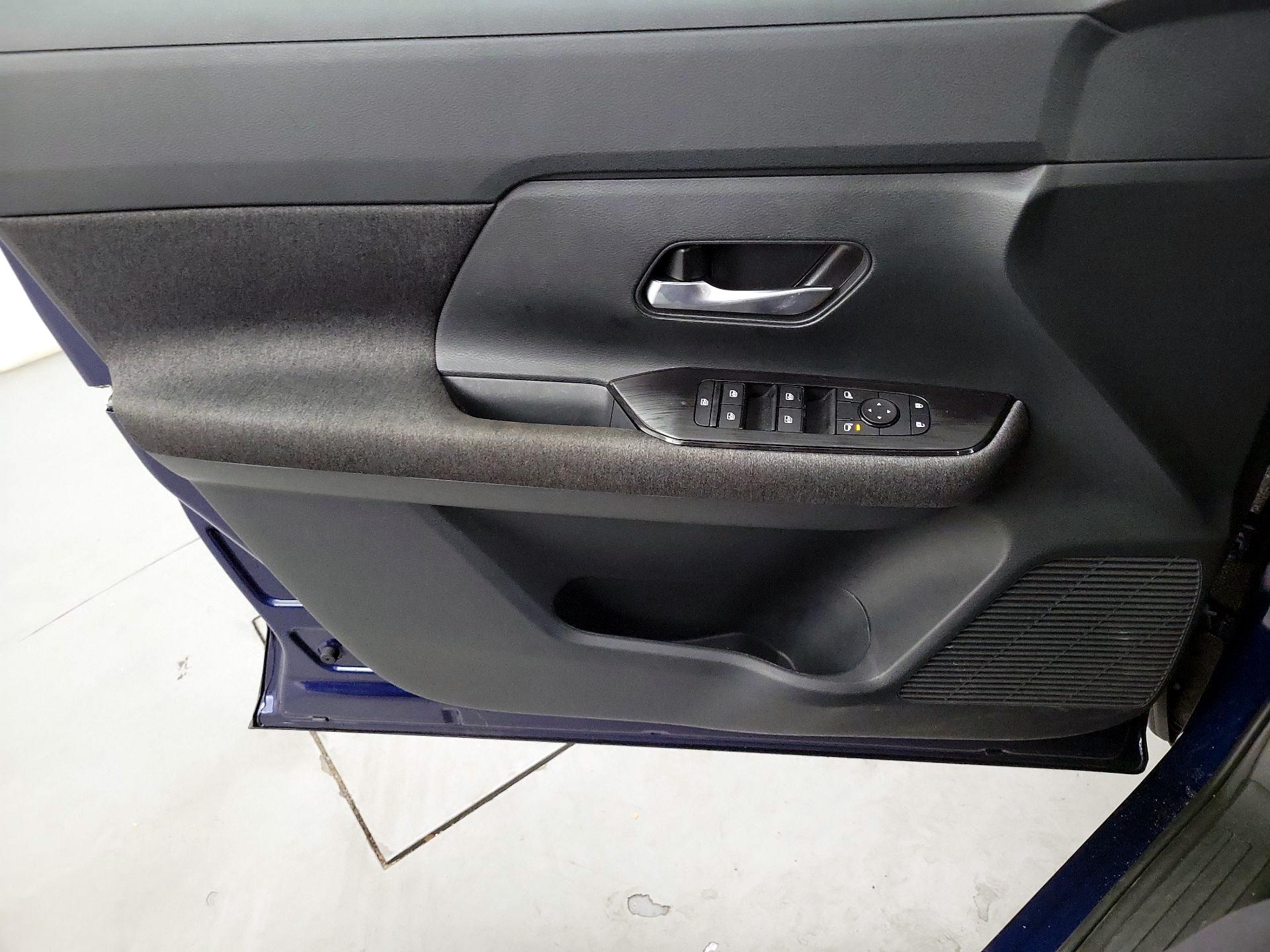 Thumbnail: 2025 Nissan Kicks - 10