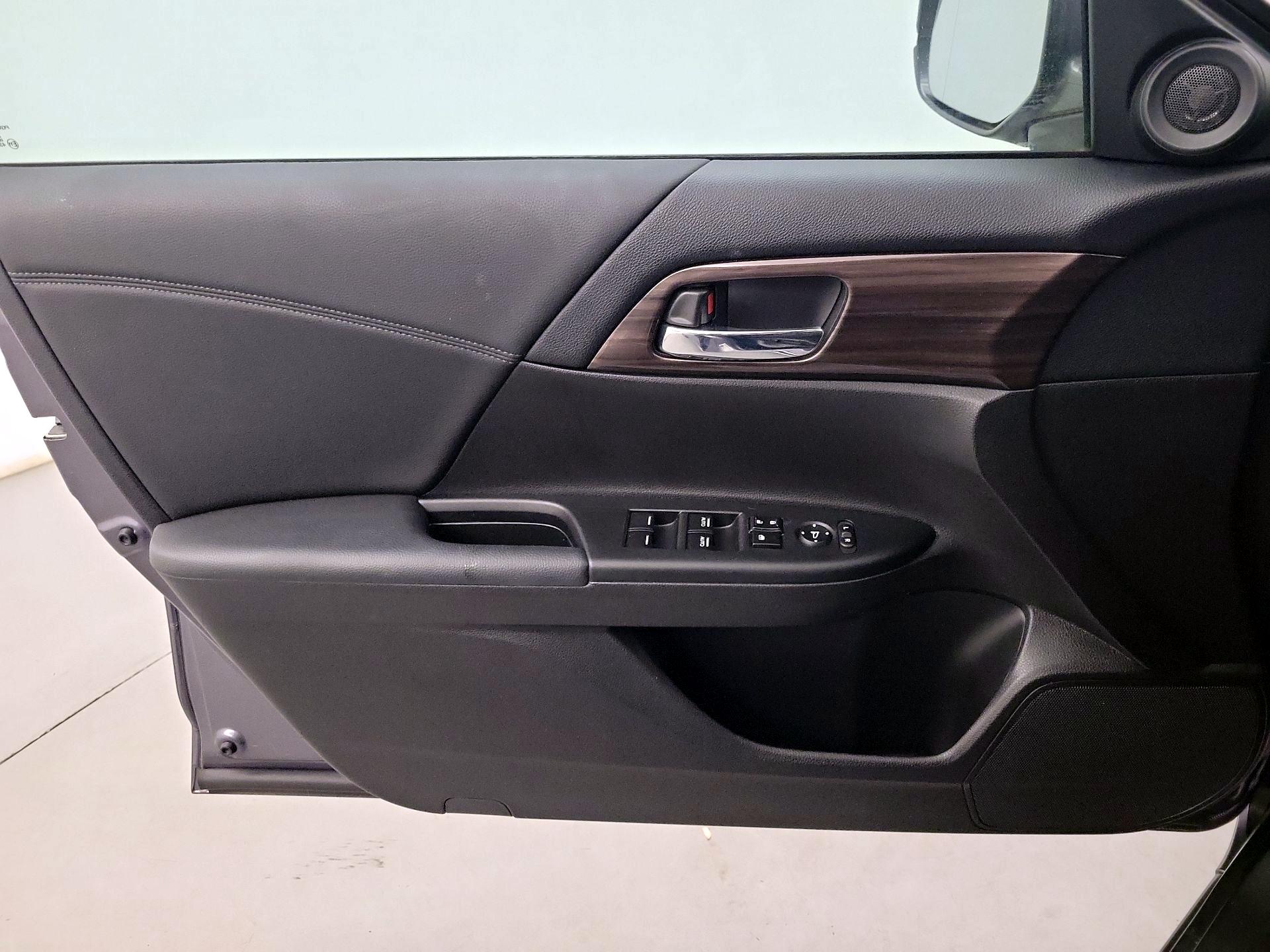 Thumbnail: 2016 Honda Accord - 10