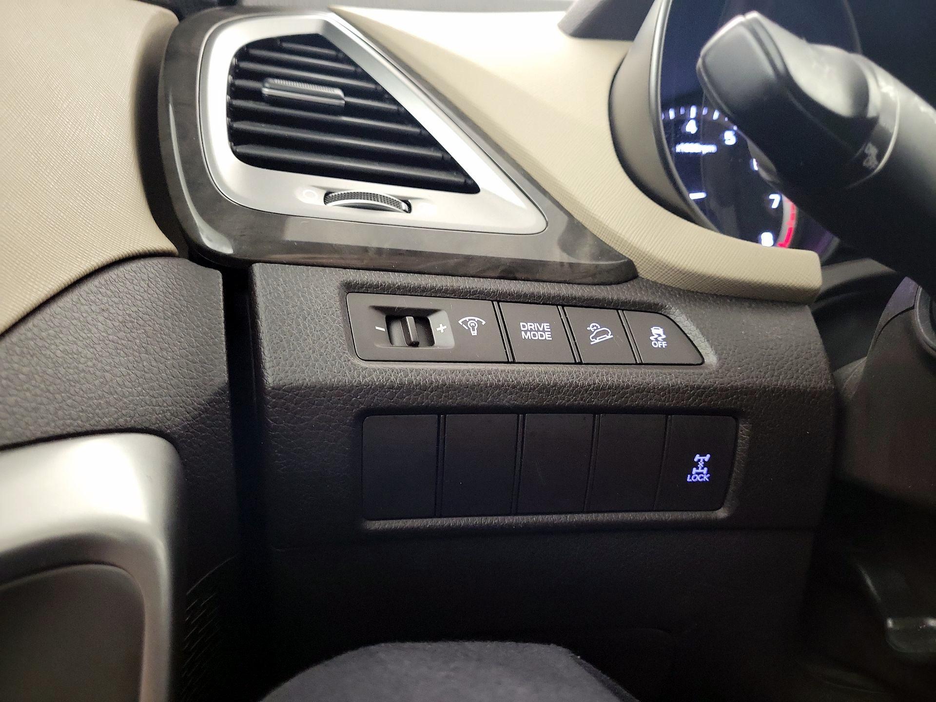 Thumbnail: 2017 Hyundai Santa Fe - 11